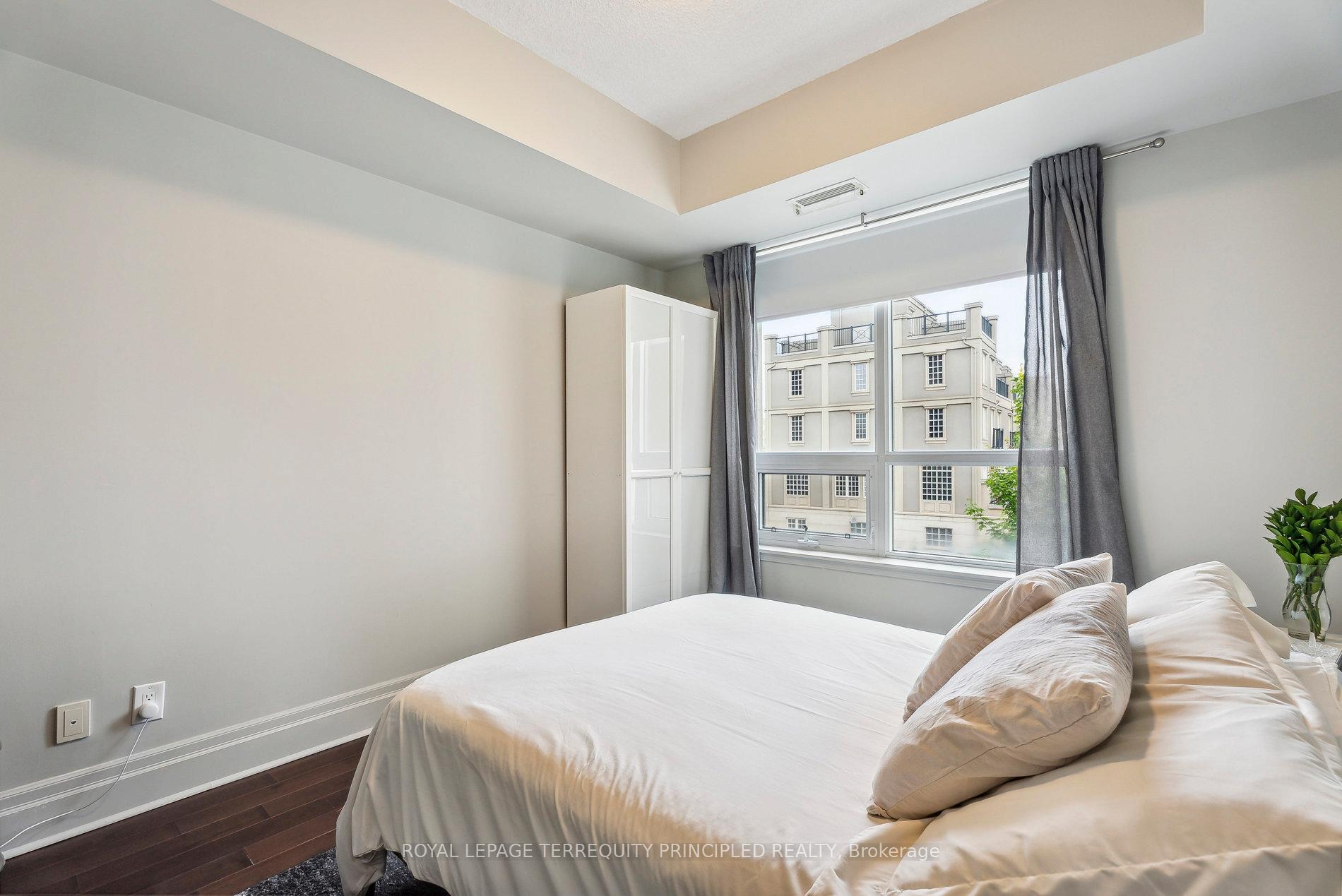 Photo 11 of Unit 202, 21 Upper Duke Crescent, Markham, Unionville — HOMEH