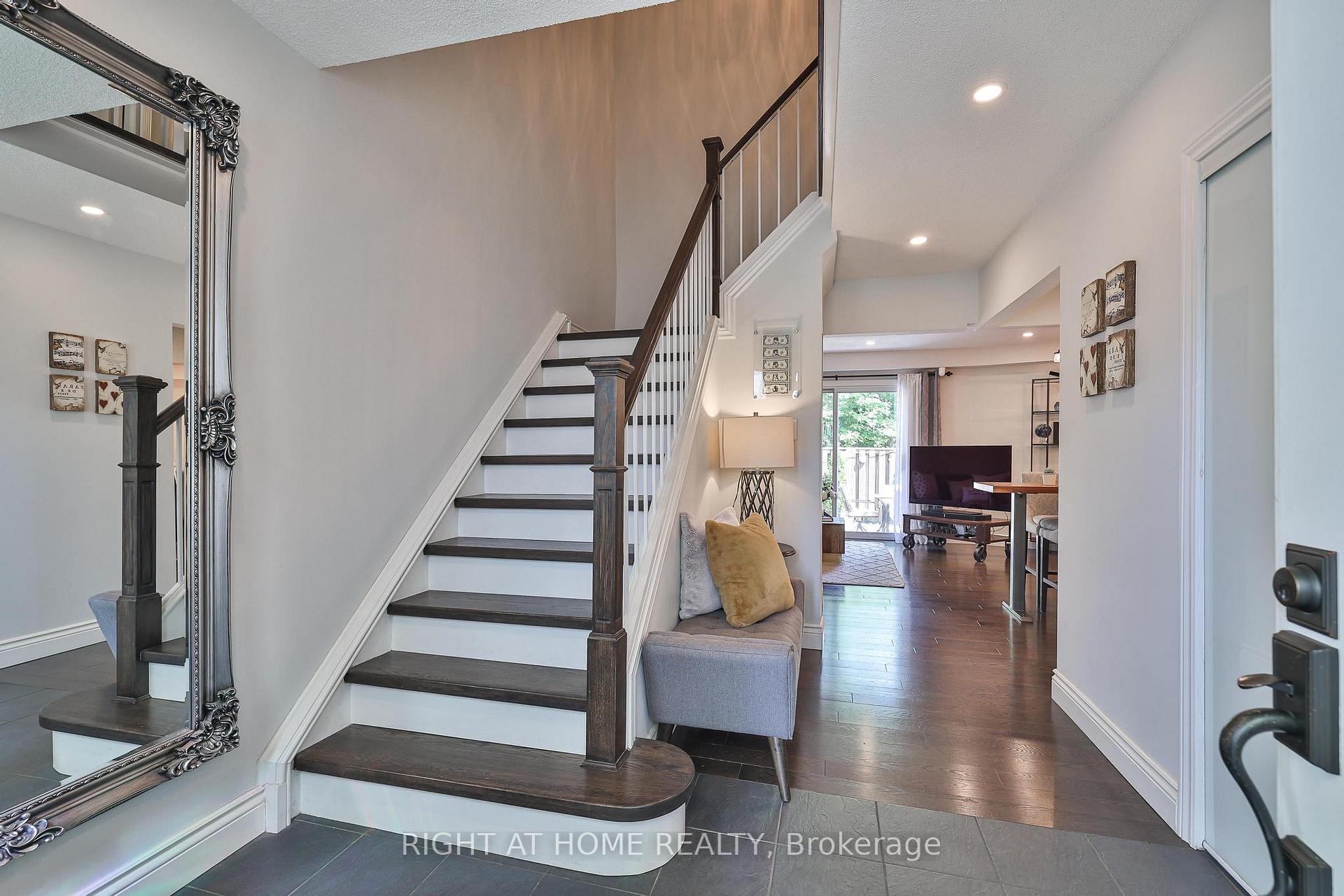 Photo 3 of 48 Porterfield Crescent, Markham, Aileen-Willowbrook — HOMEH
