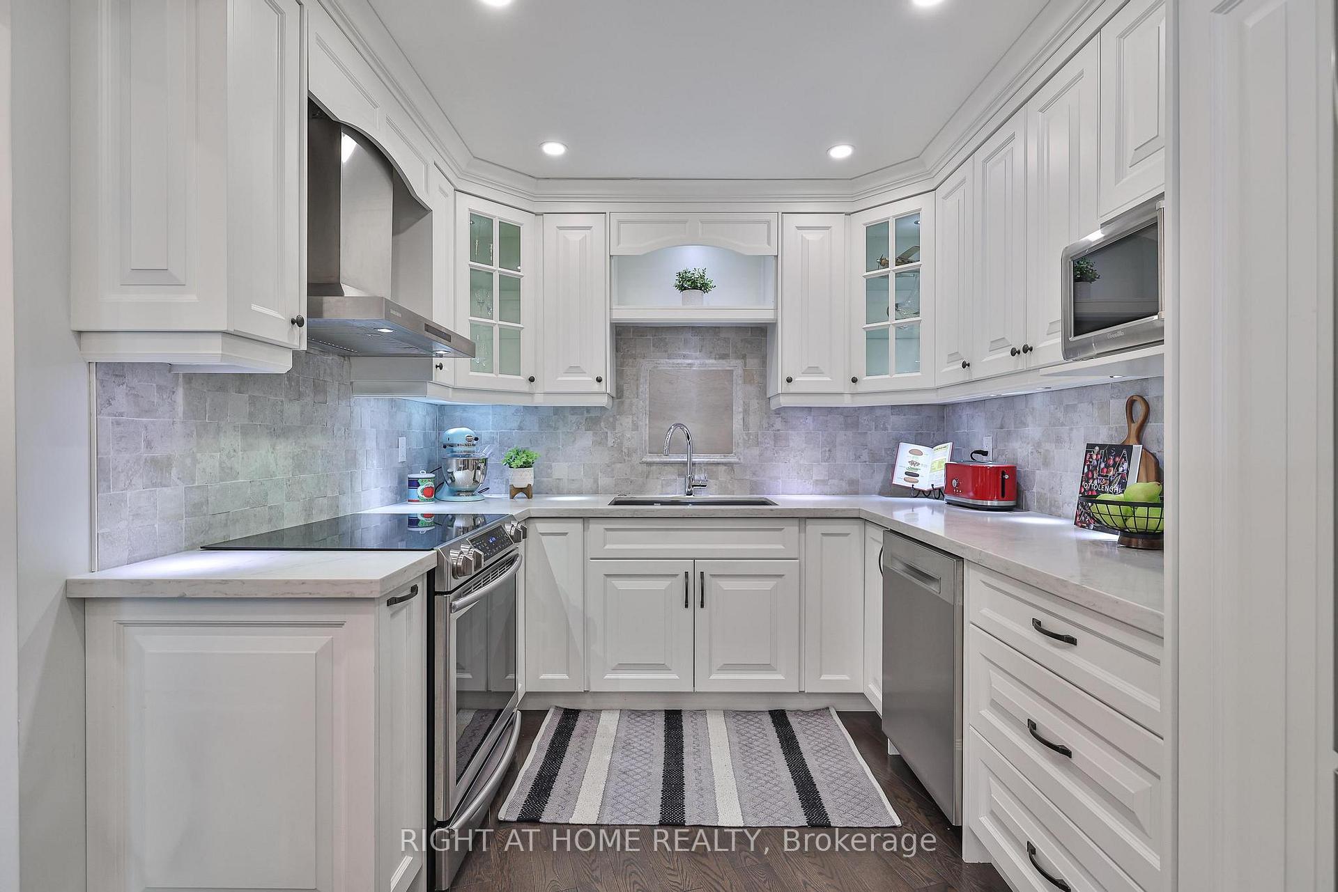 Photo 6 of 48 Porterfield Crescent, Markham, Aileen-Willowbrook — HOMEH