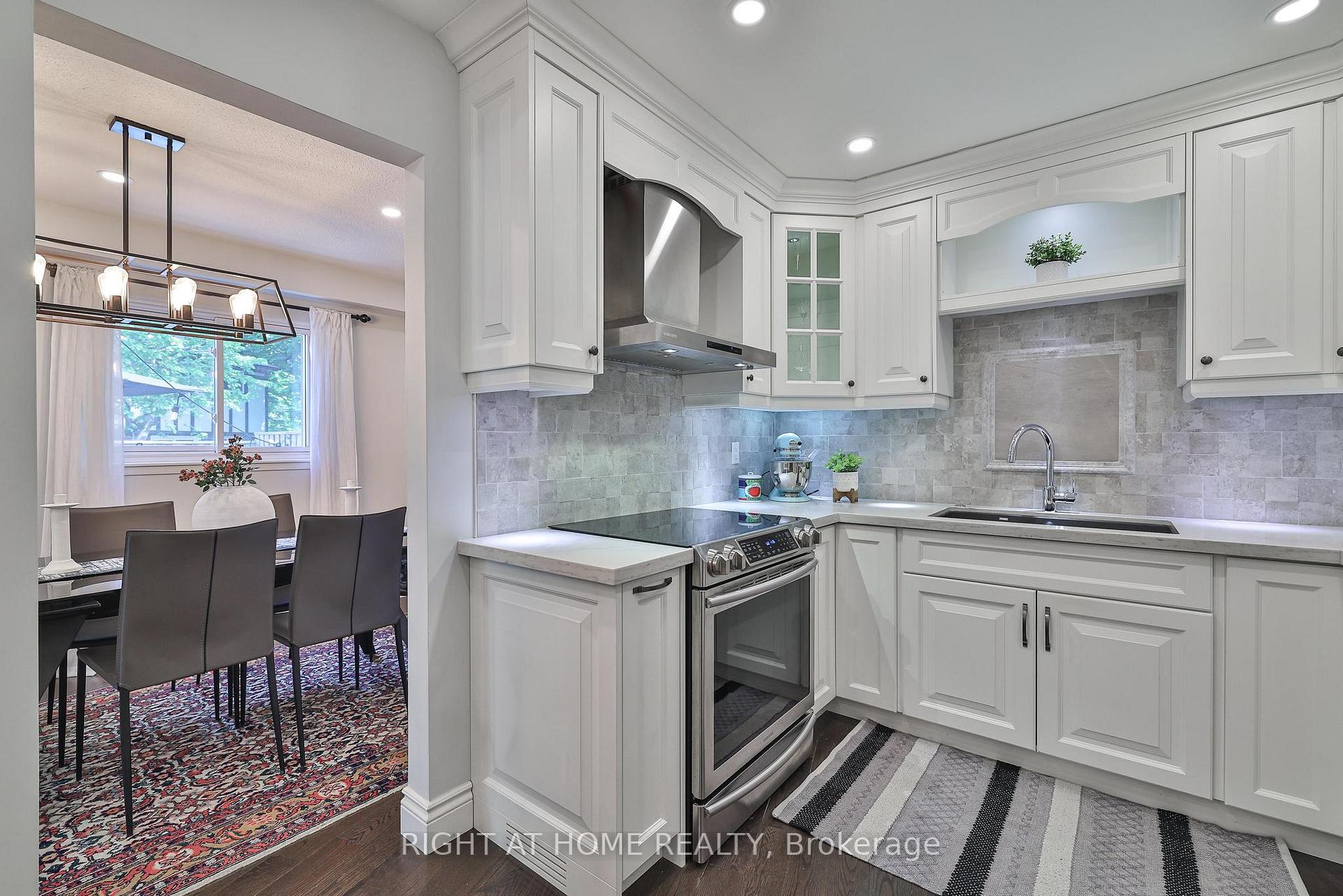 Photo 10 of 48 Porterfield Crescent, Markham, Aileen-Willowbrook — HOMEH