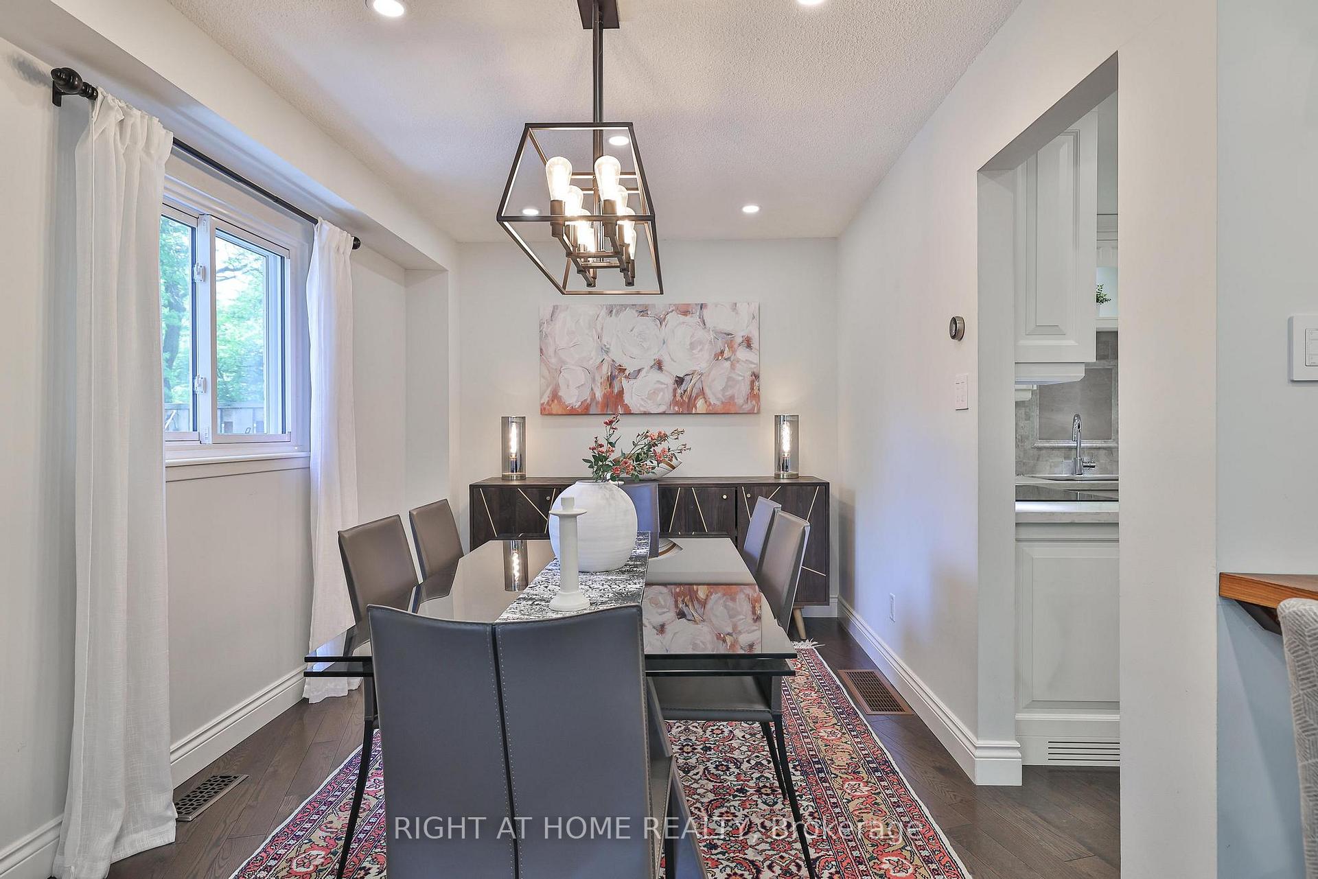 Photo 14 of 48 Porterfield Crescent, Markham, Aileen-Willowbrook — HOMEH