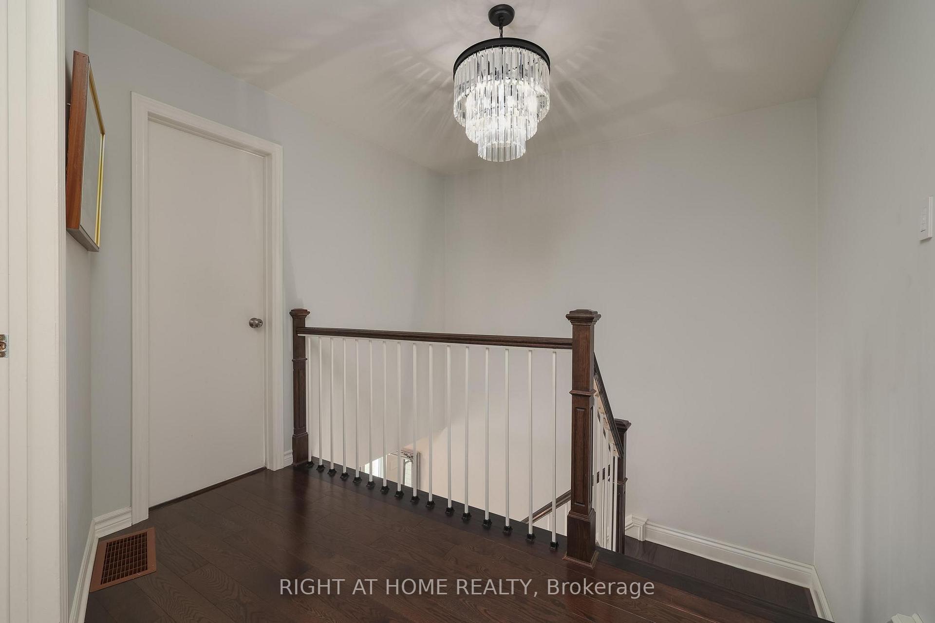 Photo 16 of 48 Porterfield Crescent, Markham, Aileen-Willowbrook — HOMEH