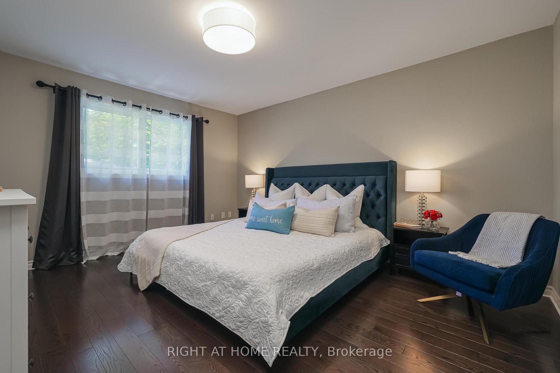 Photo 18 of 48 Porterfield Crescent, Markham, Aileen-Willowbrook — HOMEH