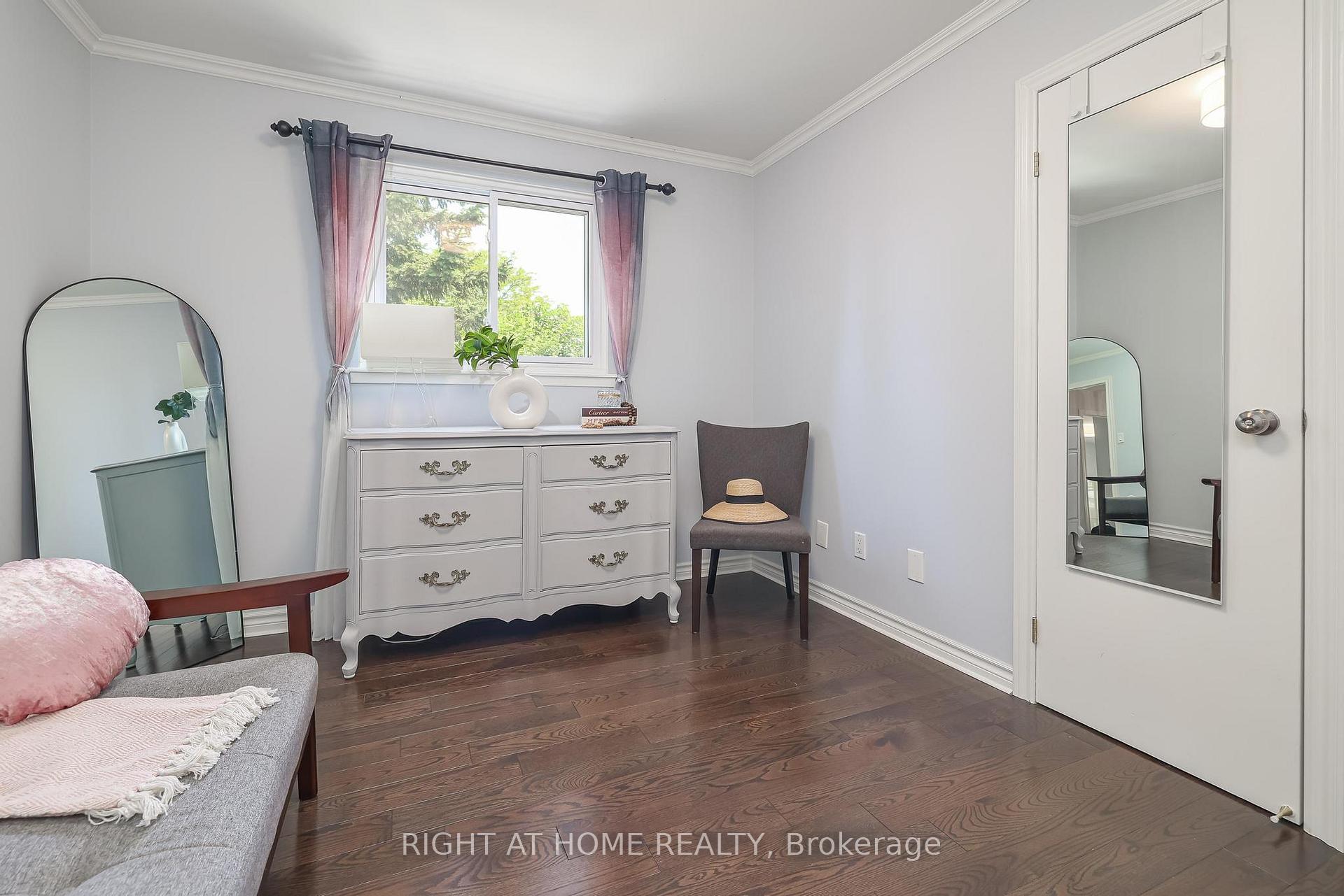 Photo 25 of 48 Porterfield Crescent, Markham, Aileen-Willowbrook — HOMEH
