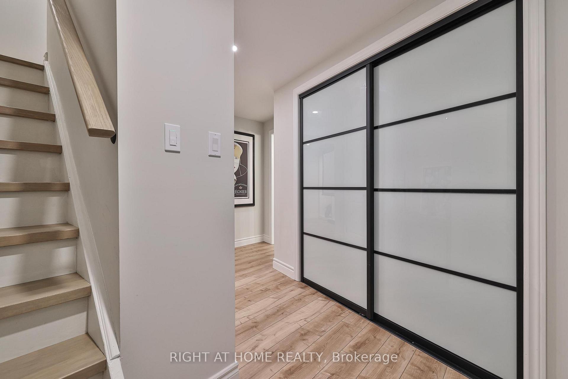 Photo 30 of 48 Porterfield Crescent, Markham, Aileen-Willowbrook — HOMEH