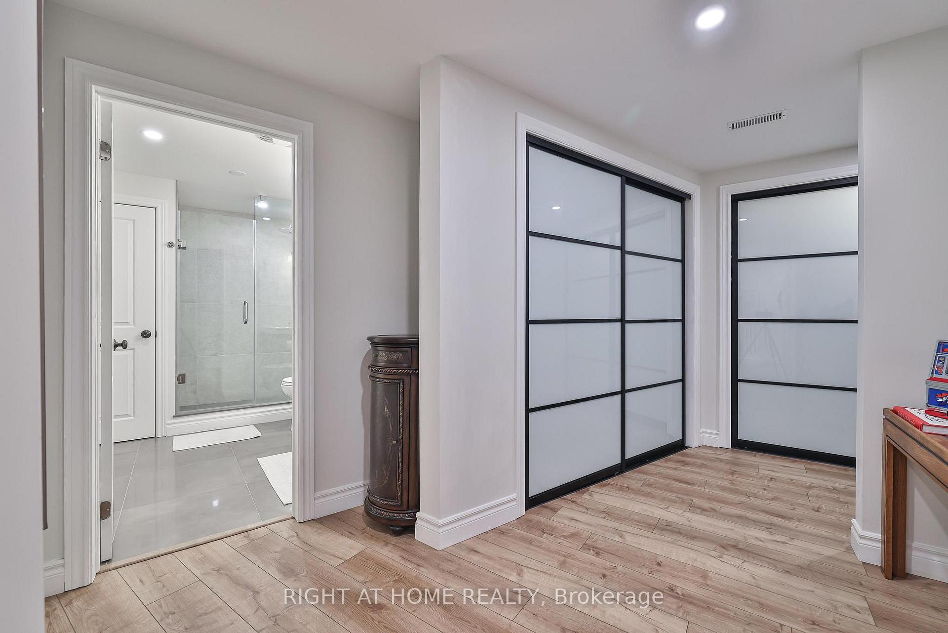 Photo 35 of 48 Porterfield Crescent, Markham, Aileen-Willowbrook — HOMEH