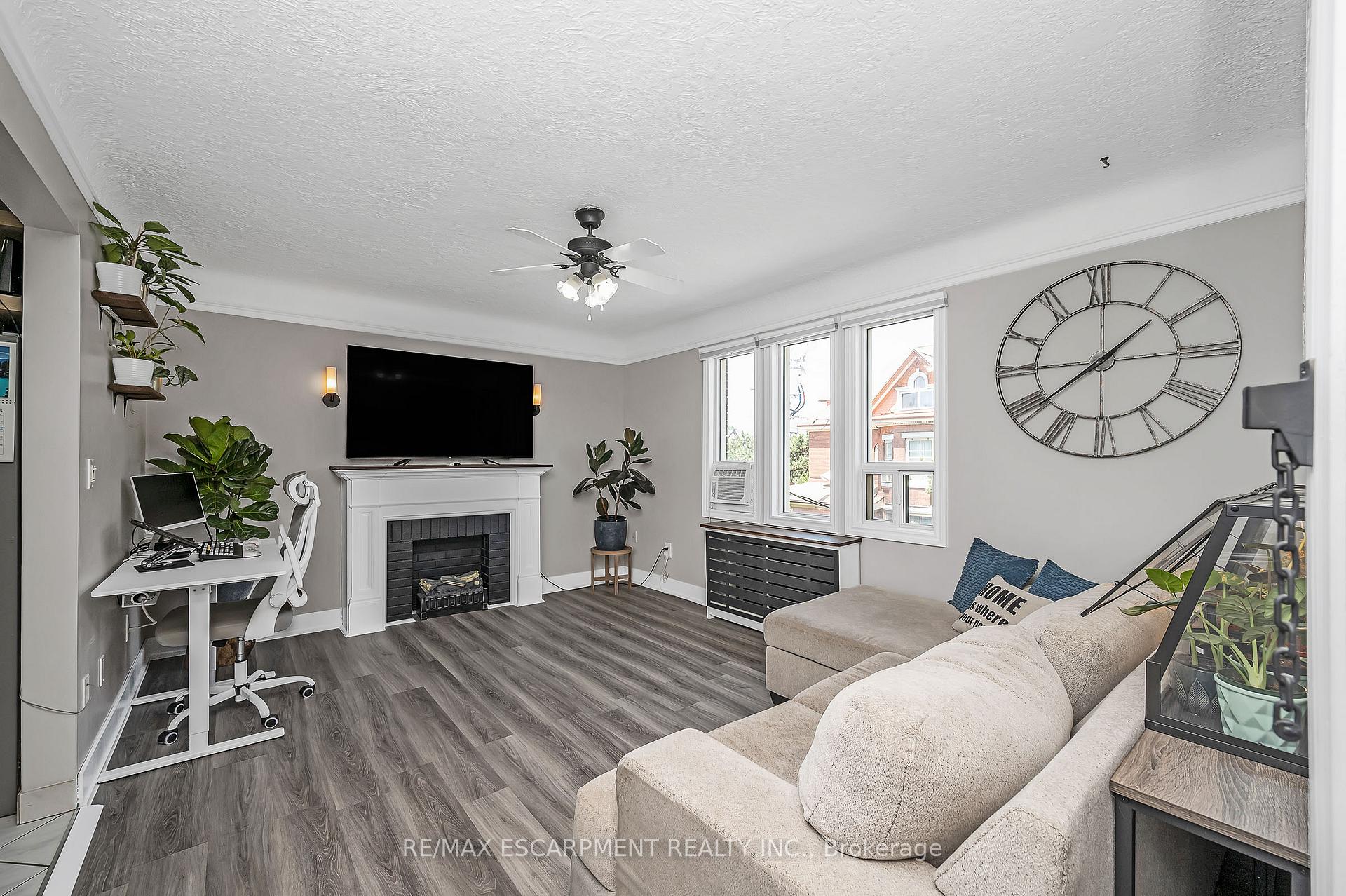 Front of Unit 22, 6 Vineland Avenue