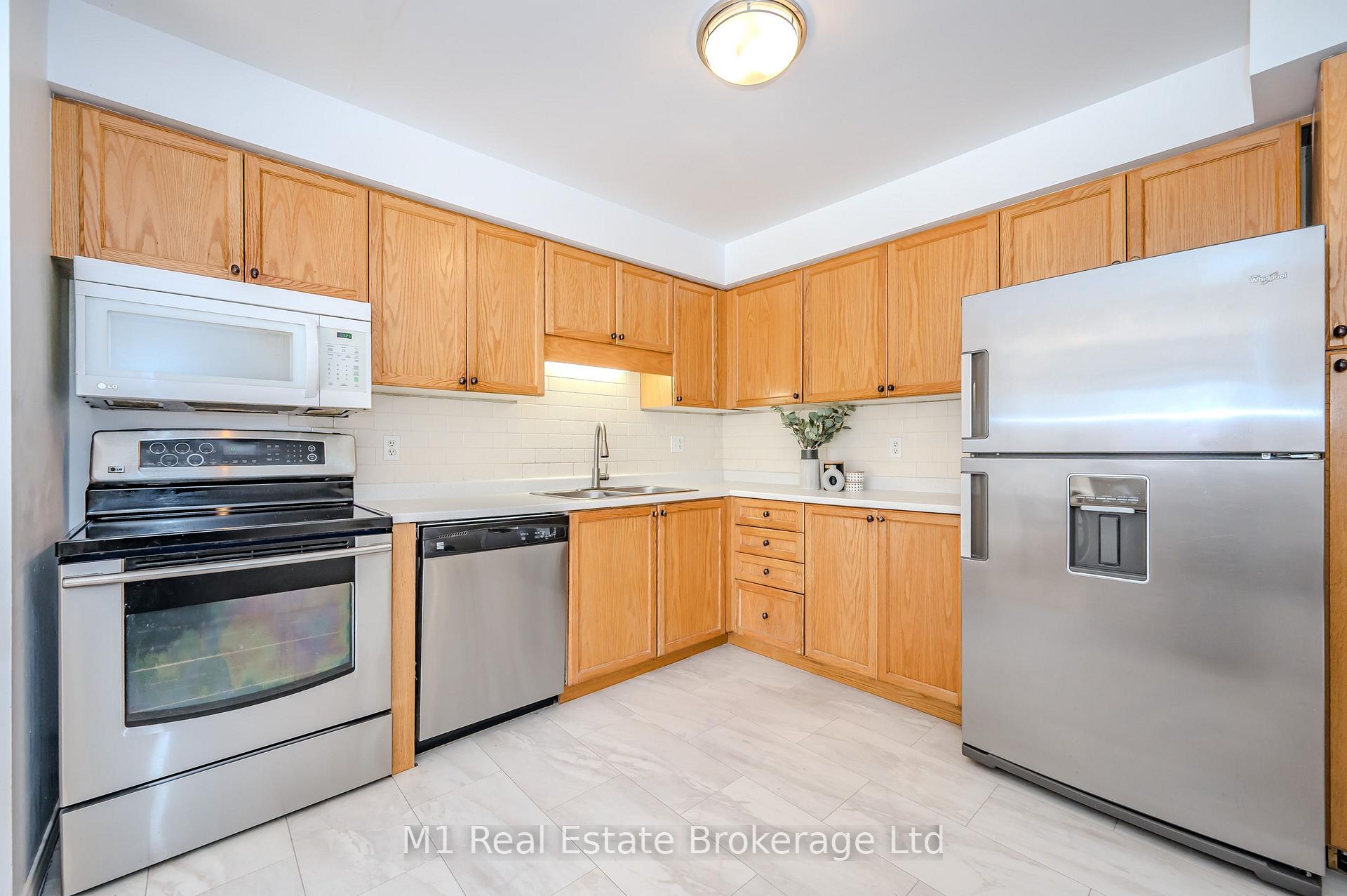 Photo 12 of Unit 47, 30 Imperial Road S, Guelph, Willow West/Sugarbush/West Acres — HOMEH