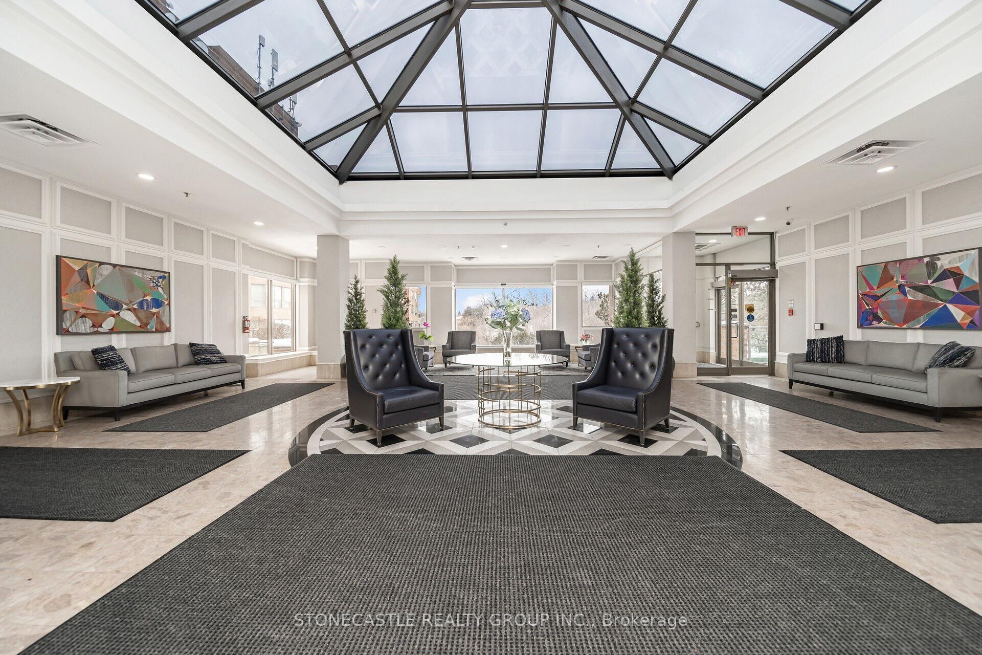 Photo 7 of Unit 218, 14924 Yonge Street, Aurora, Aurora Highlands — HOMEH