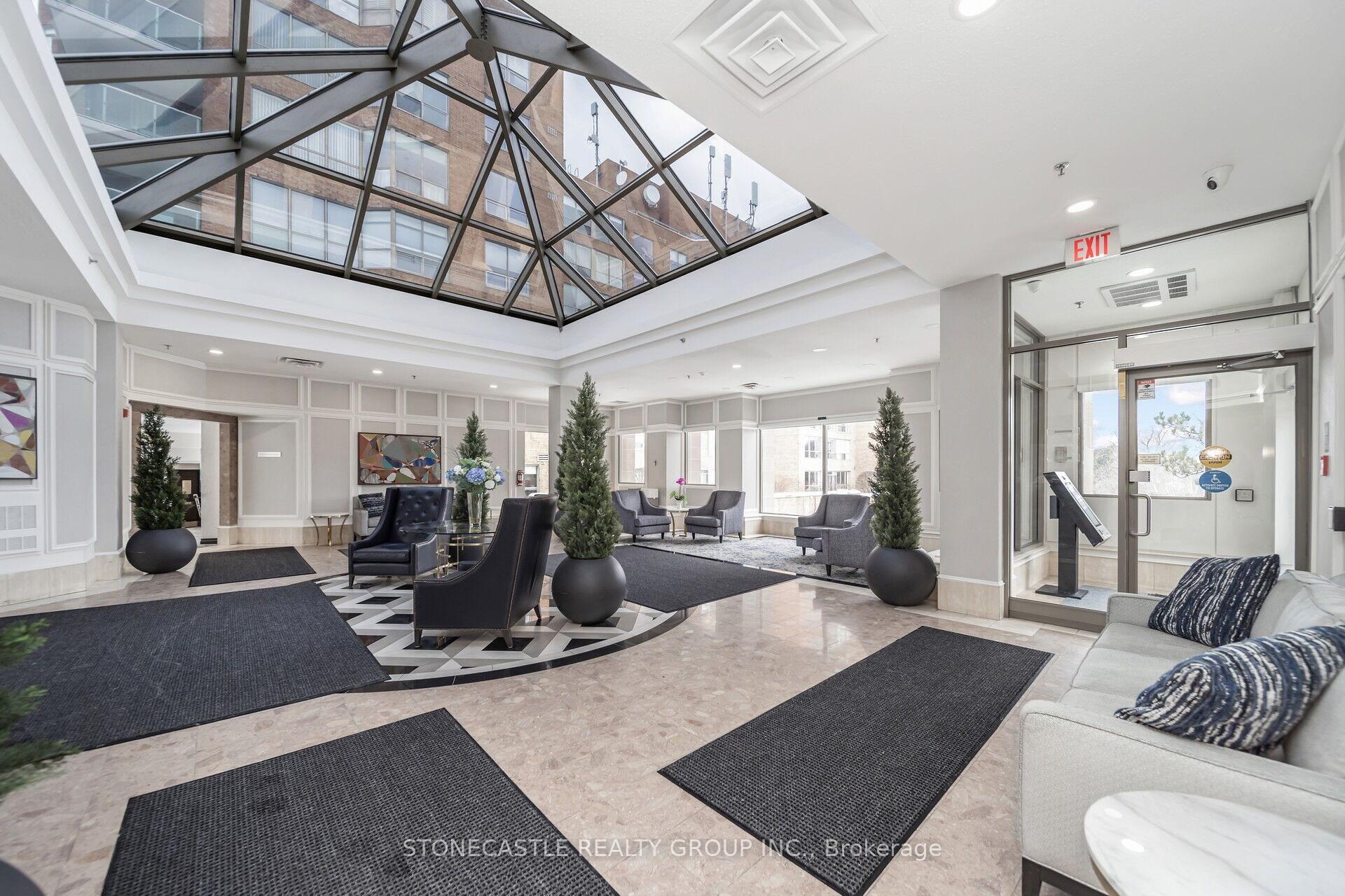 Photo 8 of Unit 218, 14924 Yonge Street, Aurora, Aurora Highlands — HOMEH