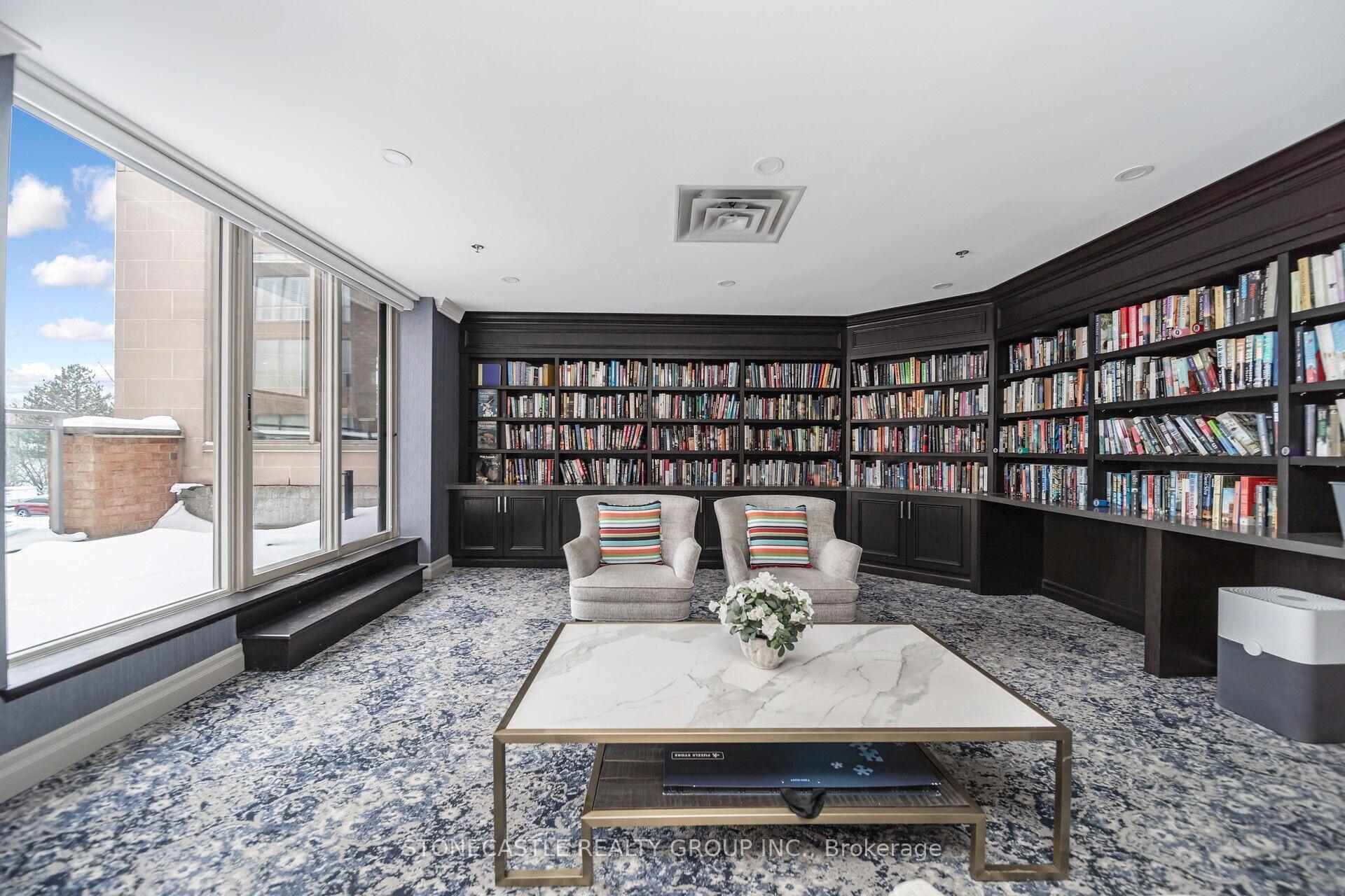 Photo 9 of Unit 218, 14924 Yonge Street, Aurora, Aurora Highlands — HOMEH