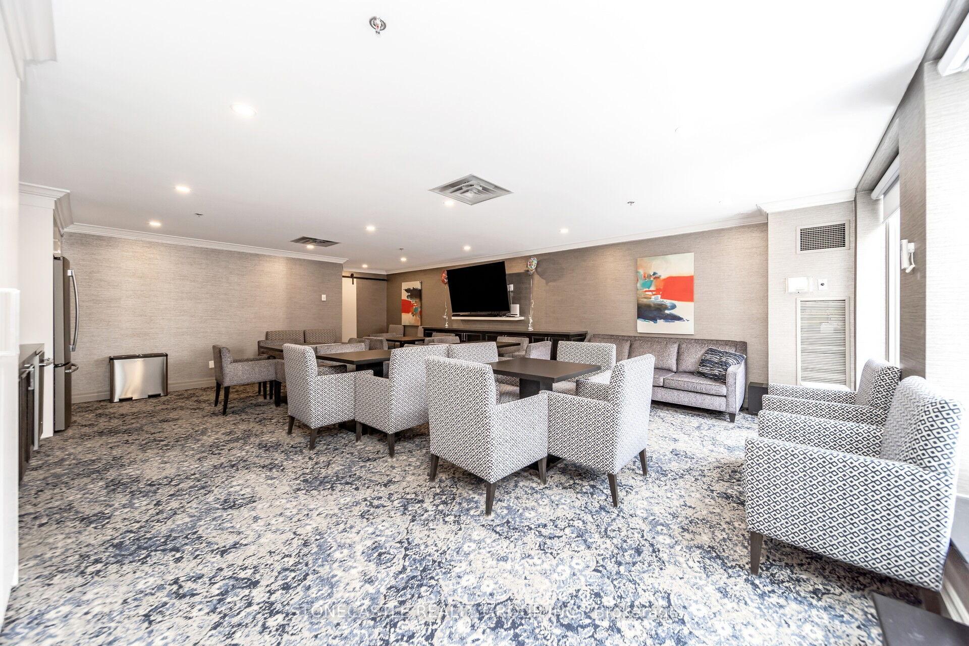Photo 10 of Unit 218, 14924 Yonge Street, Aurora, Aurora Highlands — HOMEH