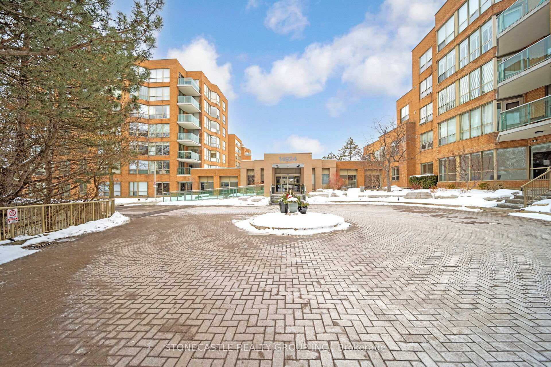 Photo 19 of Unit 218, 14924 Yonge Street, Aurora, Aurora Highlands — HOMEH