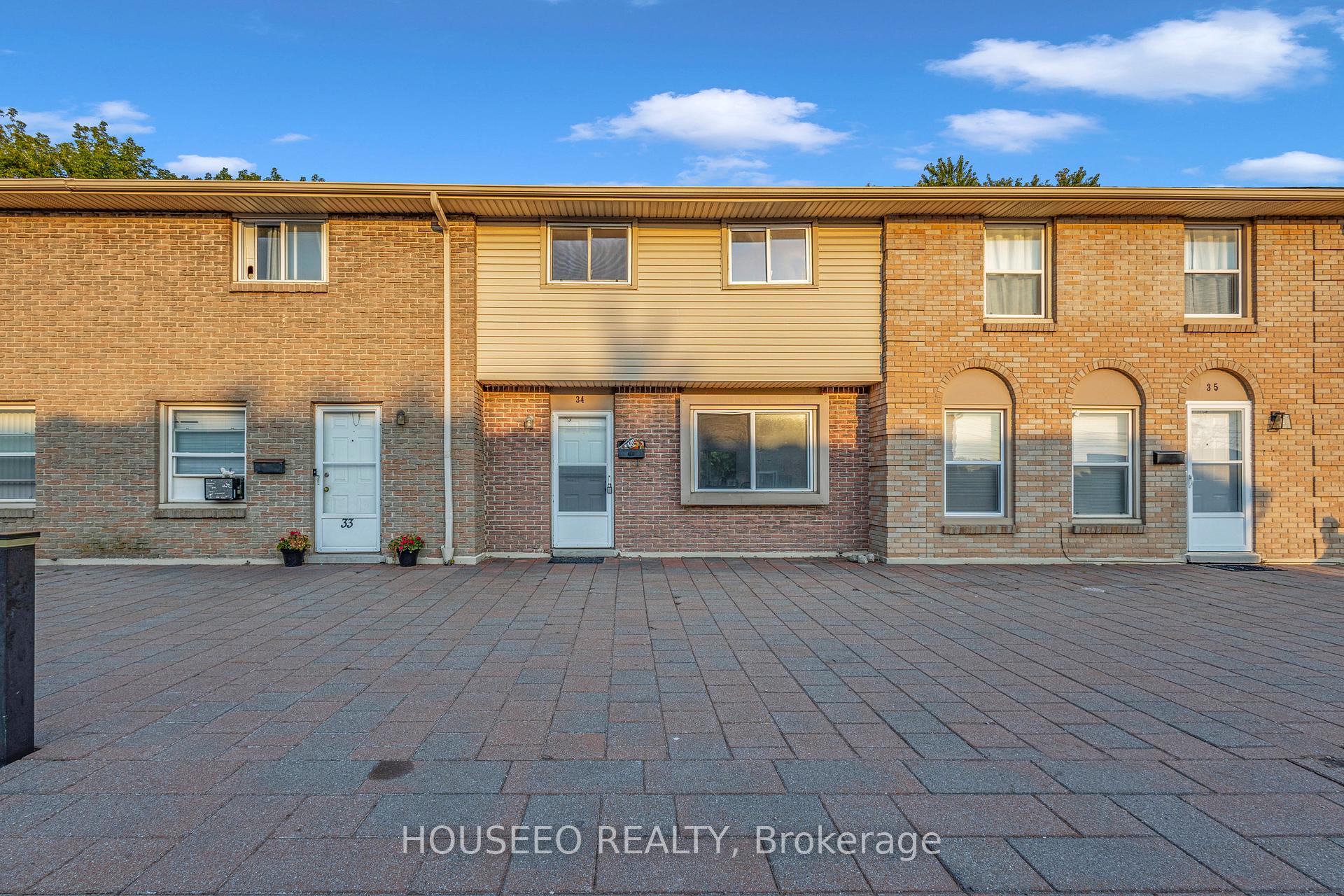 Front of Unit 34, 293 Fairway Road N