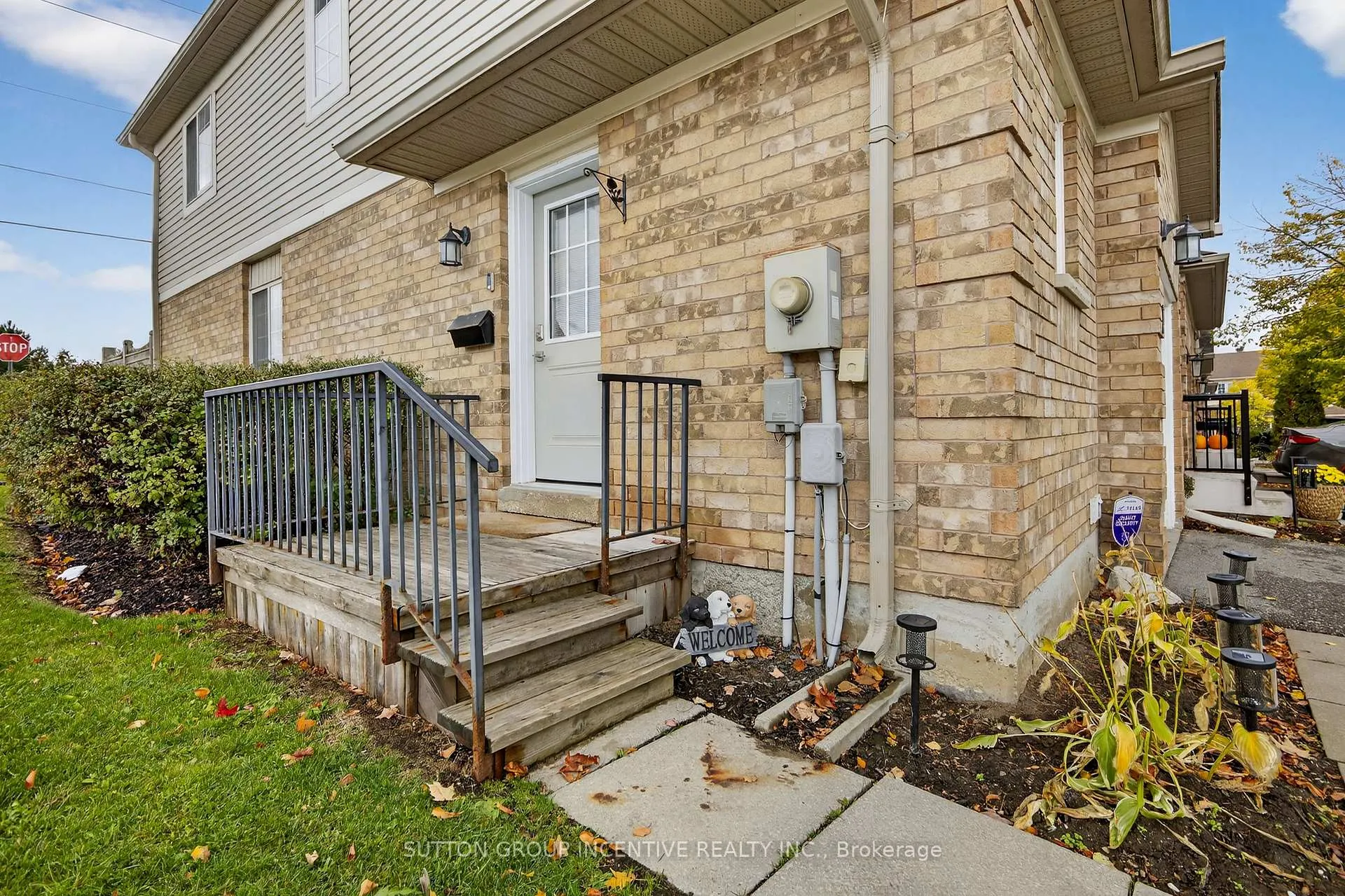 Photo 3 of Unit 1, 430 Mapleview Drive E, Barrie, Painswick South — HOMEH