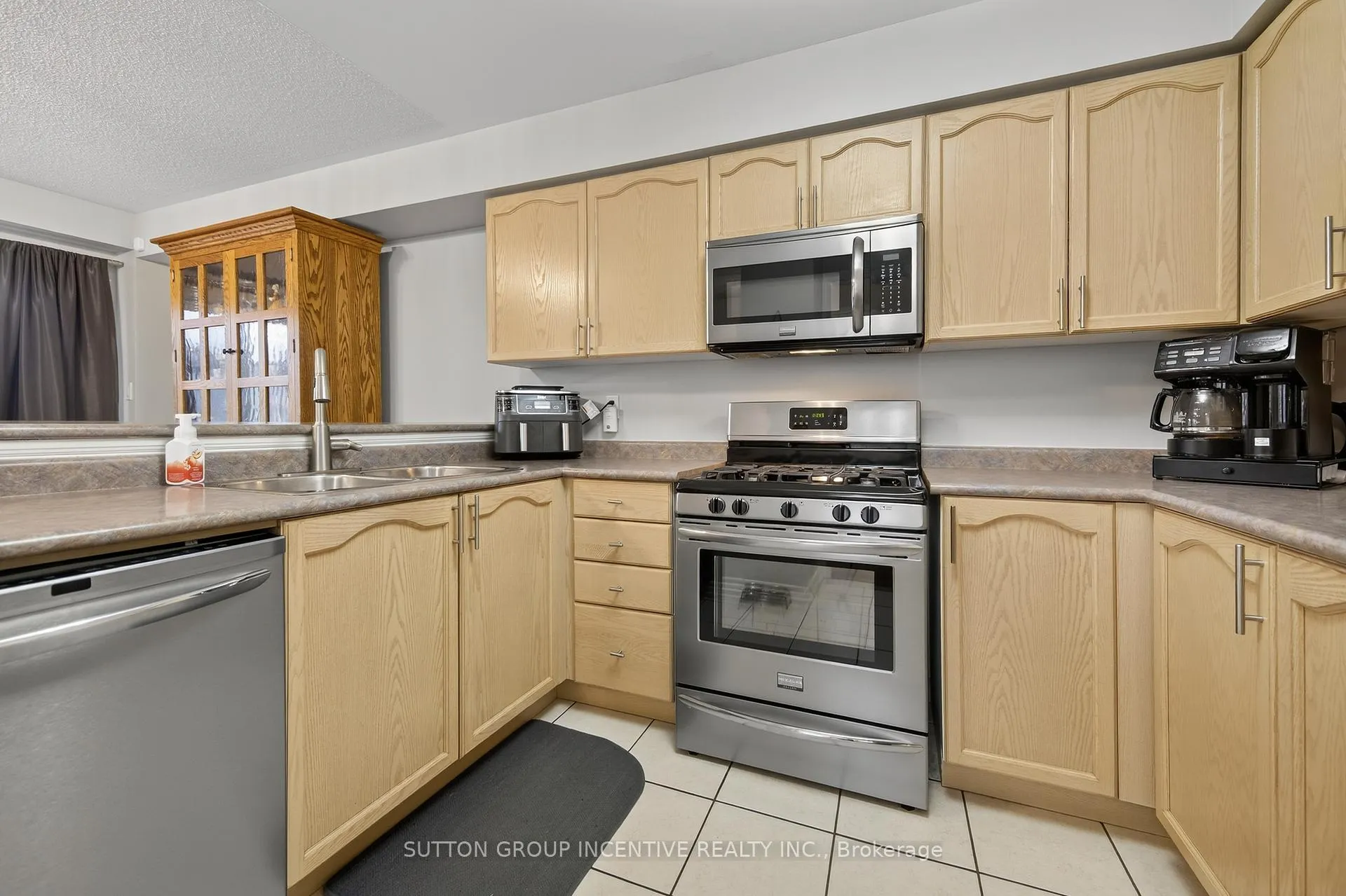 Photo 9 of Unit 1, 430 Mapleview Drive E, Barrie, Painswick South — HOMEH
