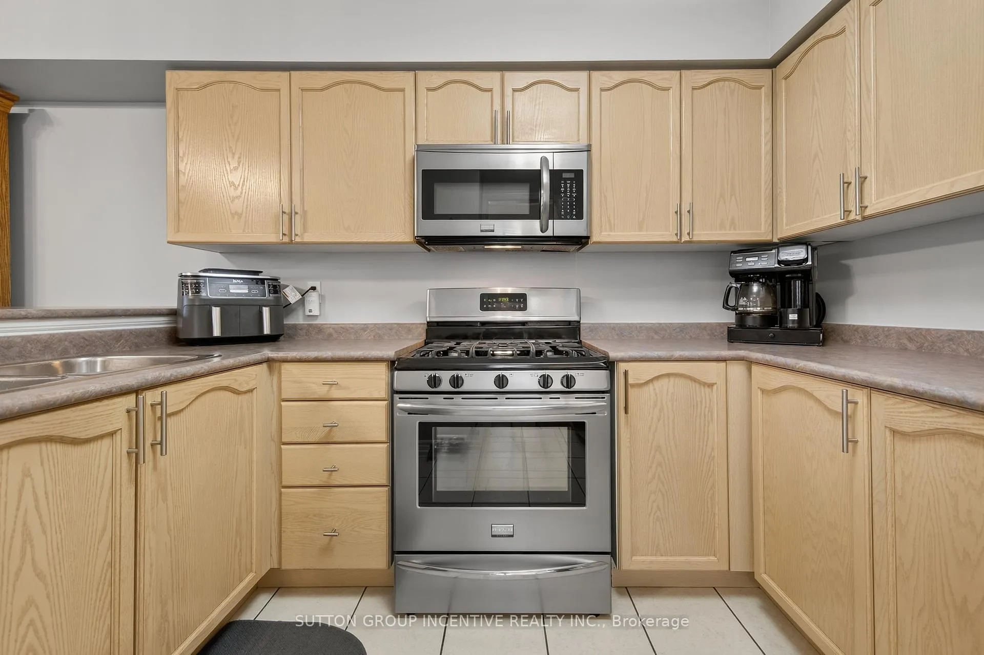 Photo 10 of Unit 1, 430 Mapleview Drive E, Barrie, Painswick South — HOMEH