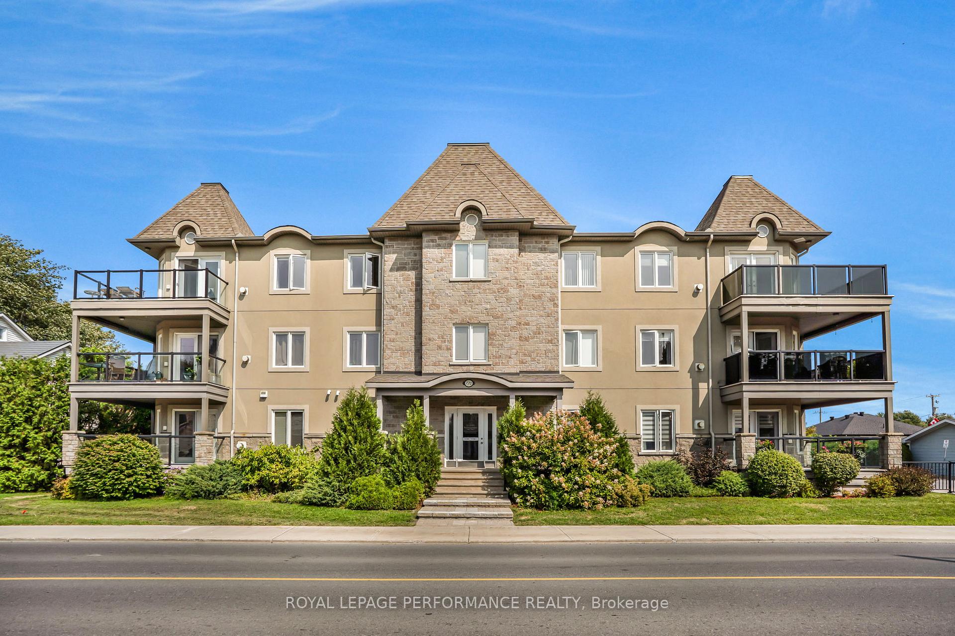 Front of Unit 301, 770 Principale Street