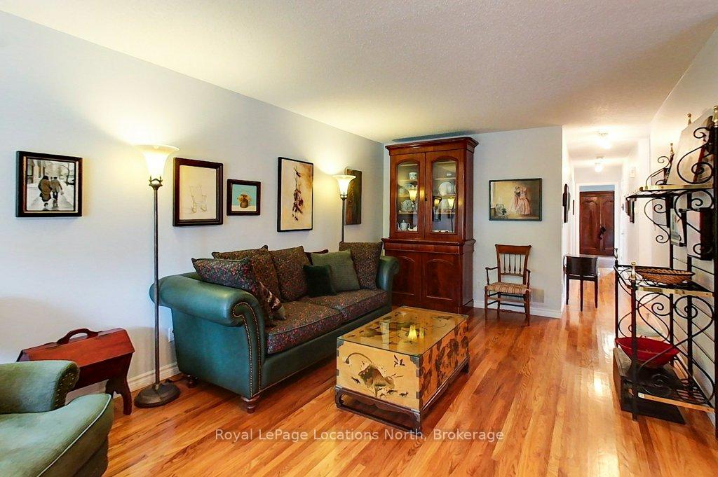 Photo 3 of 250 Cedar Street, Collingwood — HOMEH