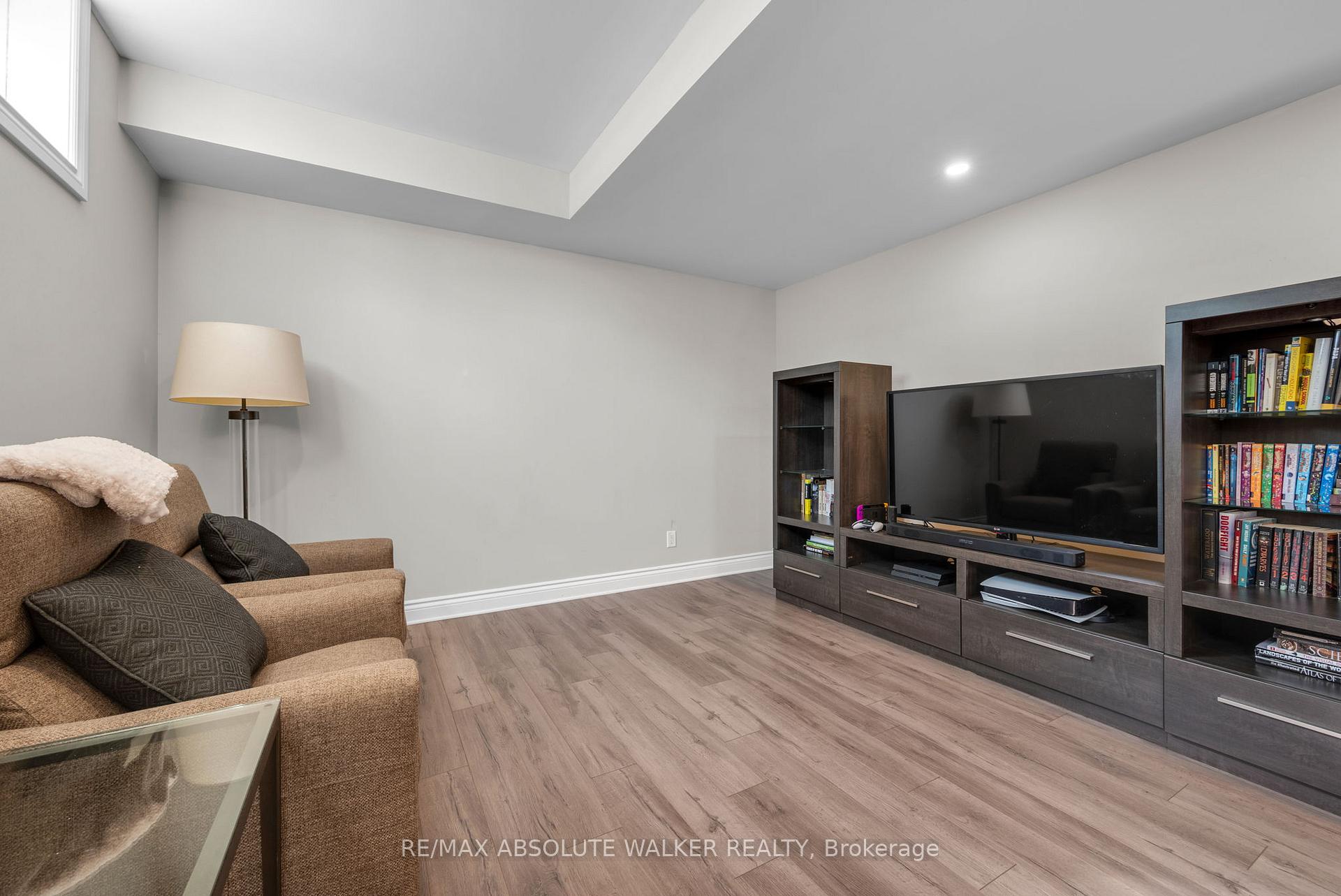 Photo 32 of 185 Glenncastle Drive, Ottawa, Carp — HOMEH