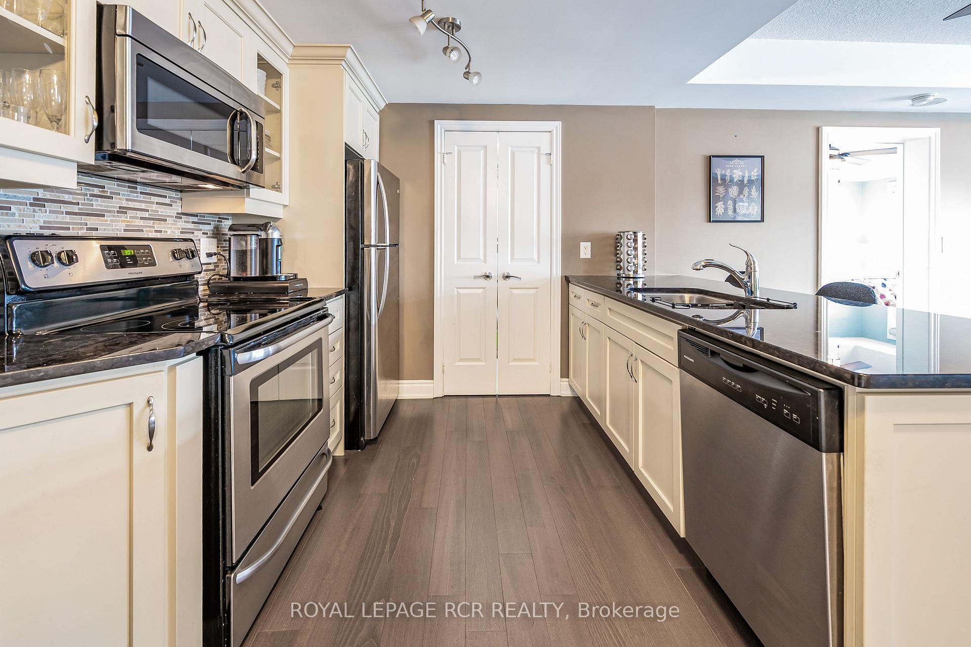 Photo 6 of Unit 411, 149 Church Street, King, Schomberg — HOMEH