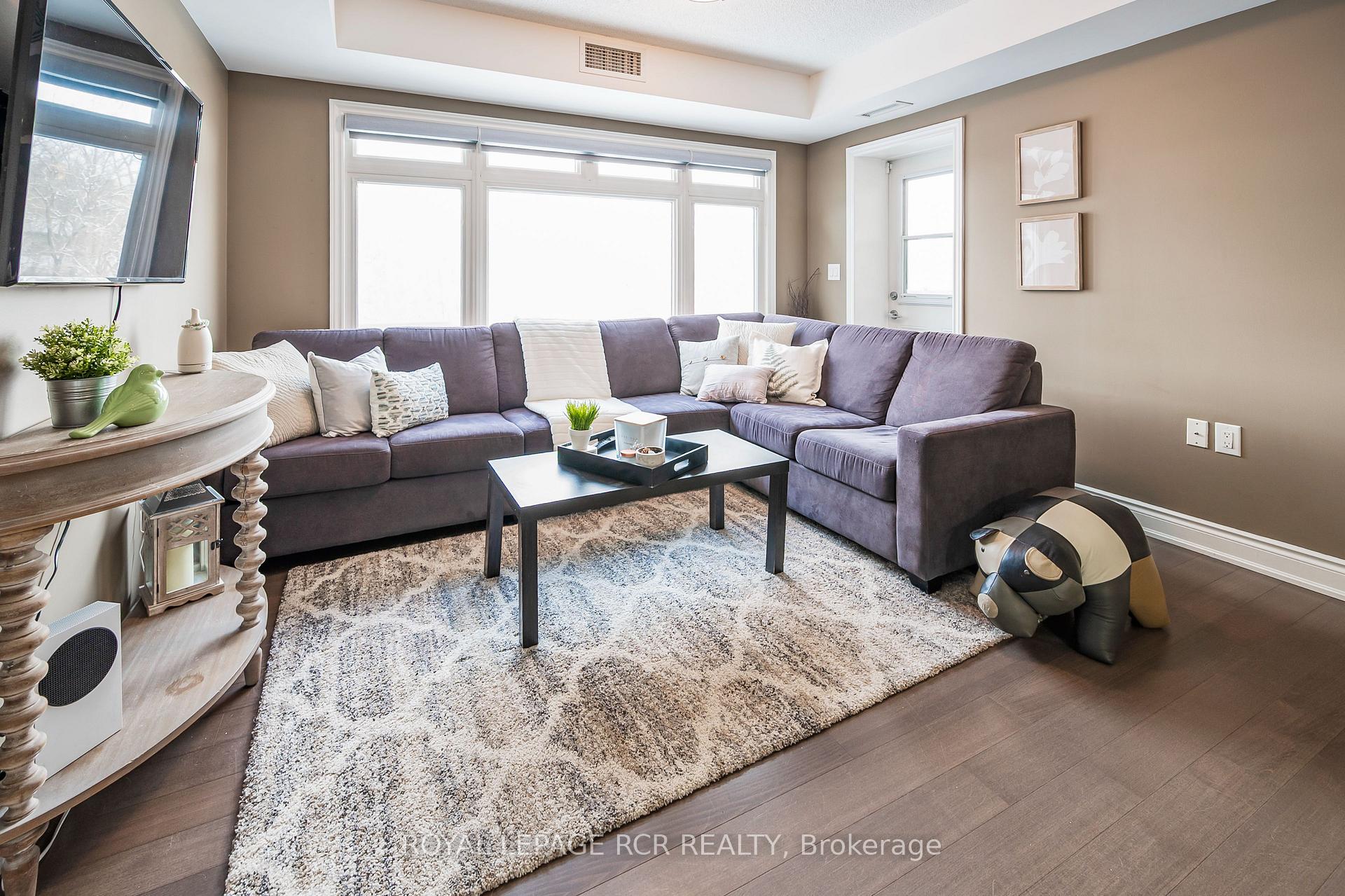 Photo 8 of Unit 411, 149 Church Street, King, Schomberg — HOMEH