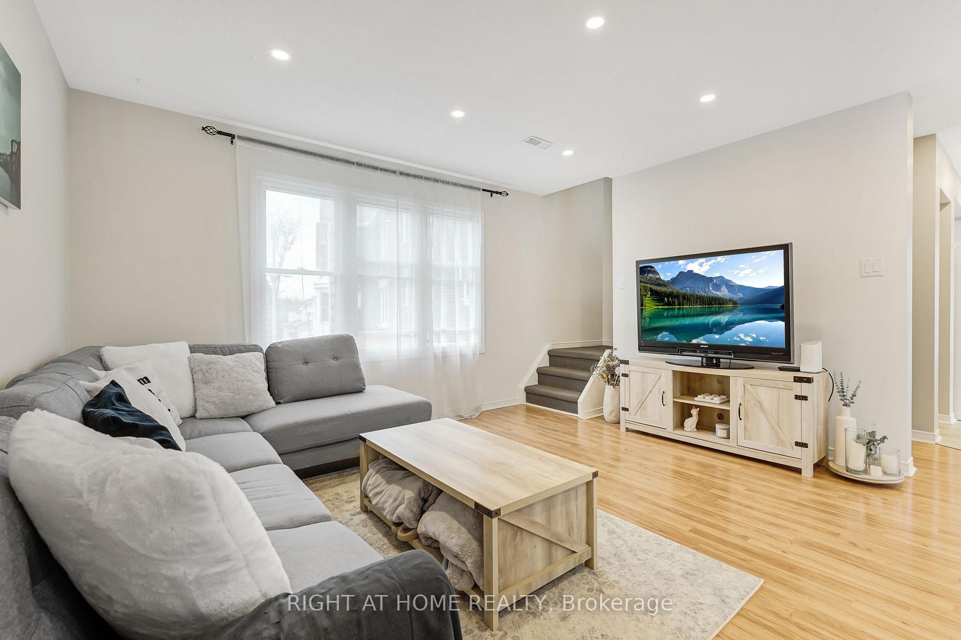 Photo 5 of Unit 48, 119 D'ambrosio Drive, Barrie, Painswick North — HOMEH