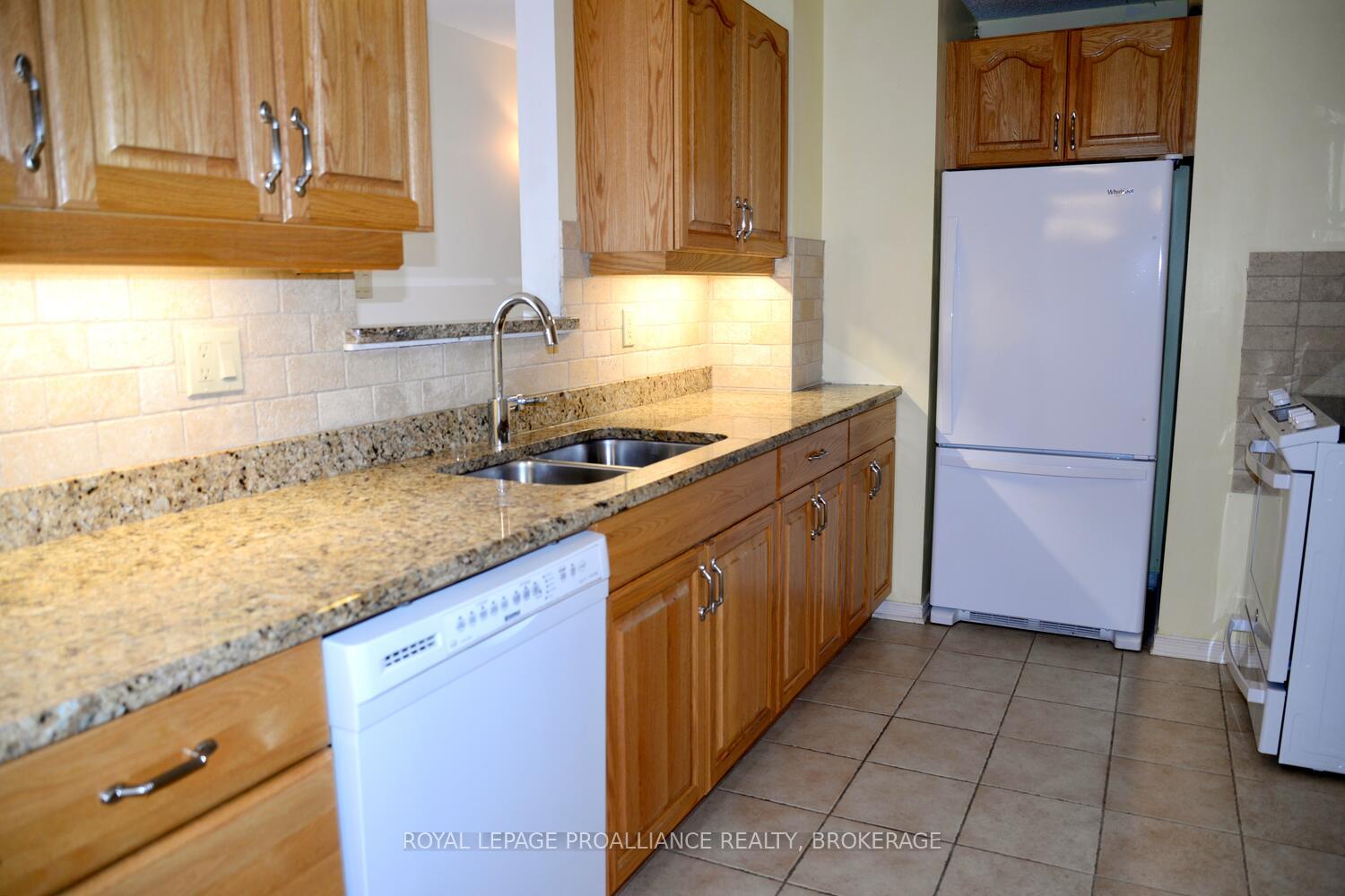 Photo 11 of Unit 204, 257 Bath Road, Kingston, West of Sir John A. Blvd — HOMEH