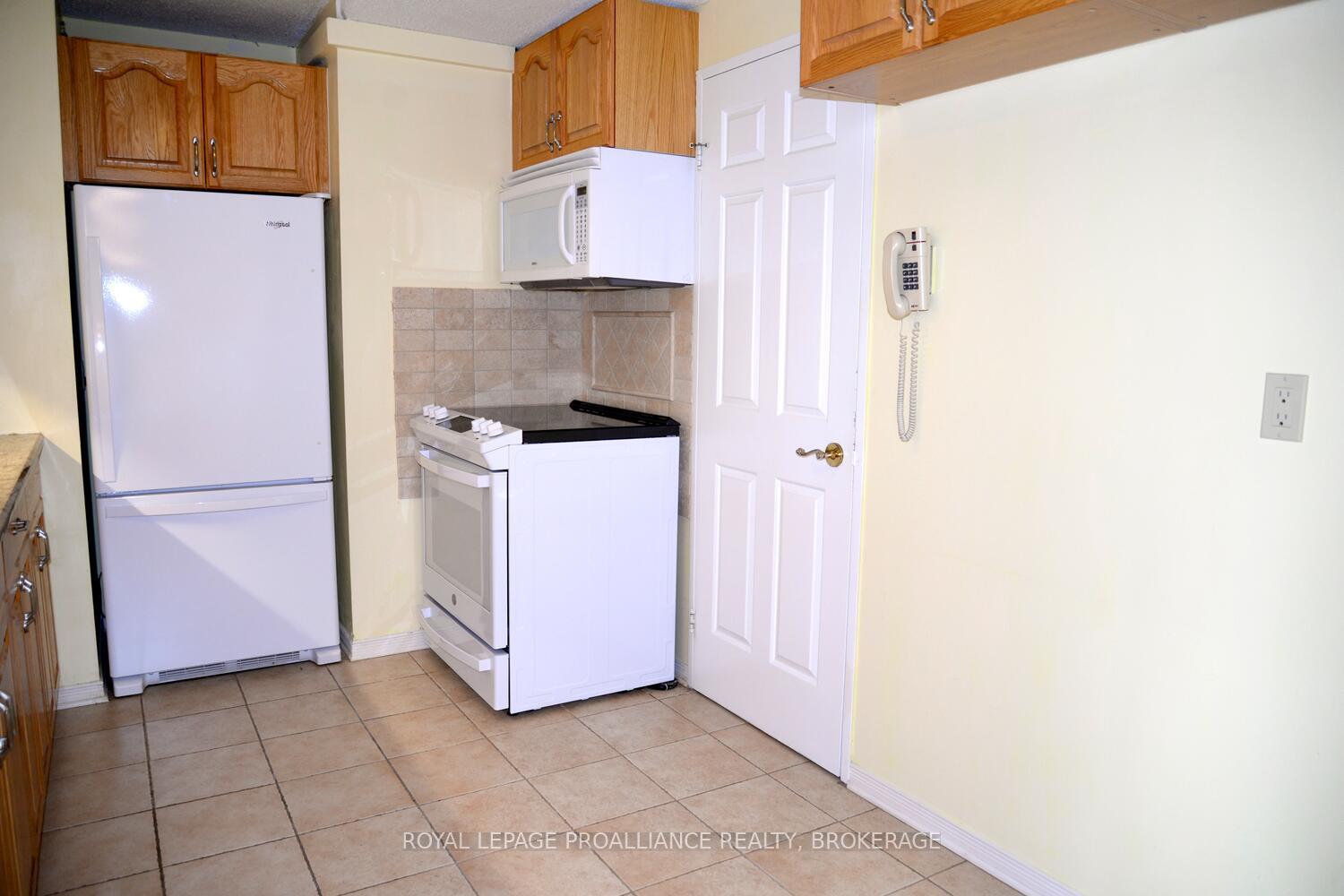 Photo 12 of Unit 204, 257 Bath Road, Kingston, West of Sir John A. Blvd — HOMEH