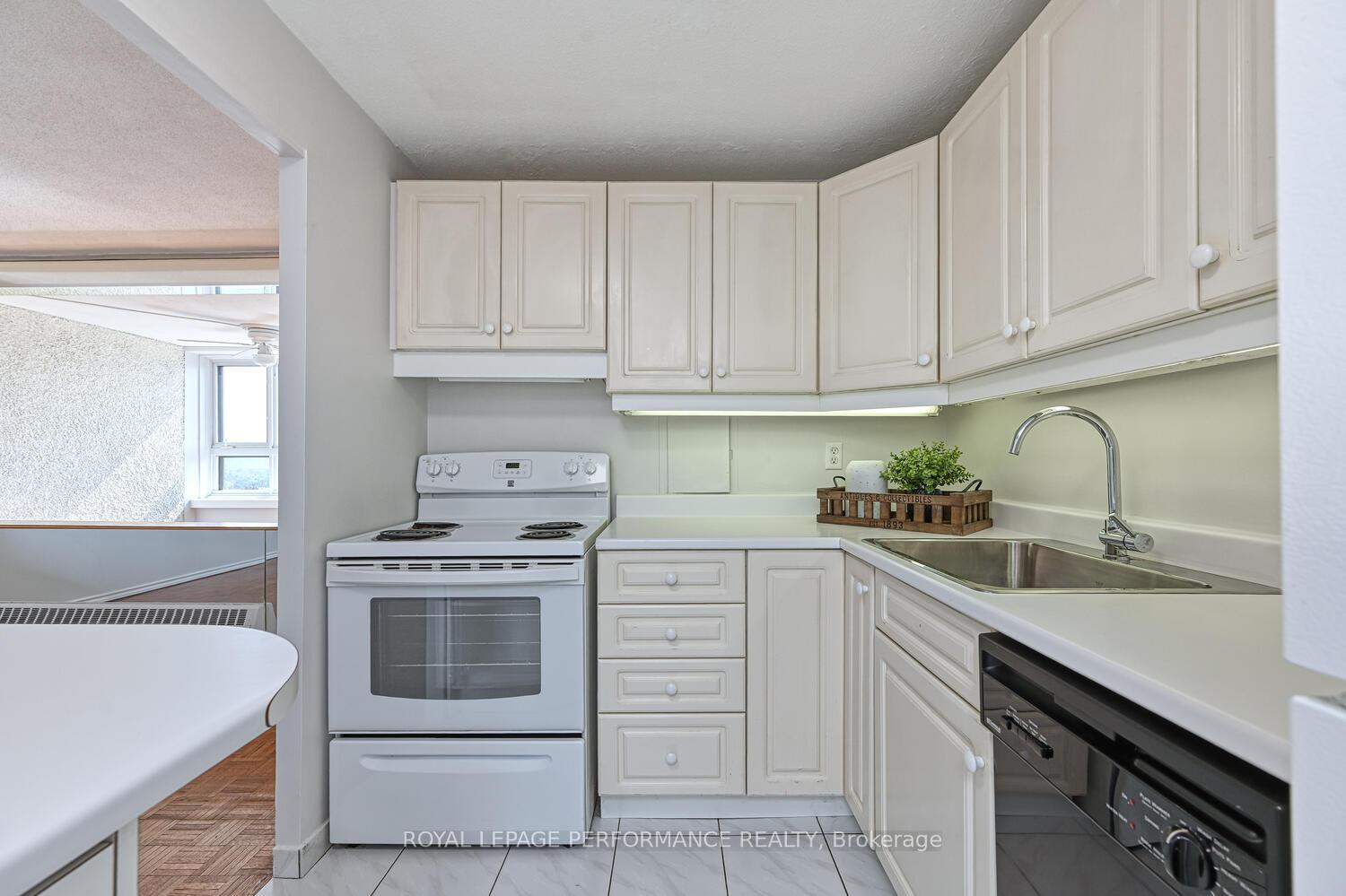 Photo 20 of Unit 607, 1356 Meadowlands Drive E, Ottawa, Borden Farm/Stewart Farm/Carleton Heights/Parkwood Hills — HOMEH