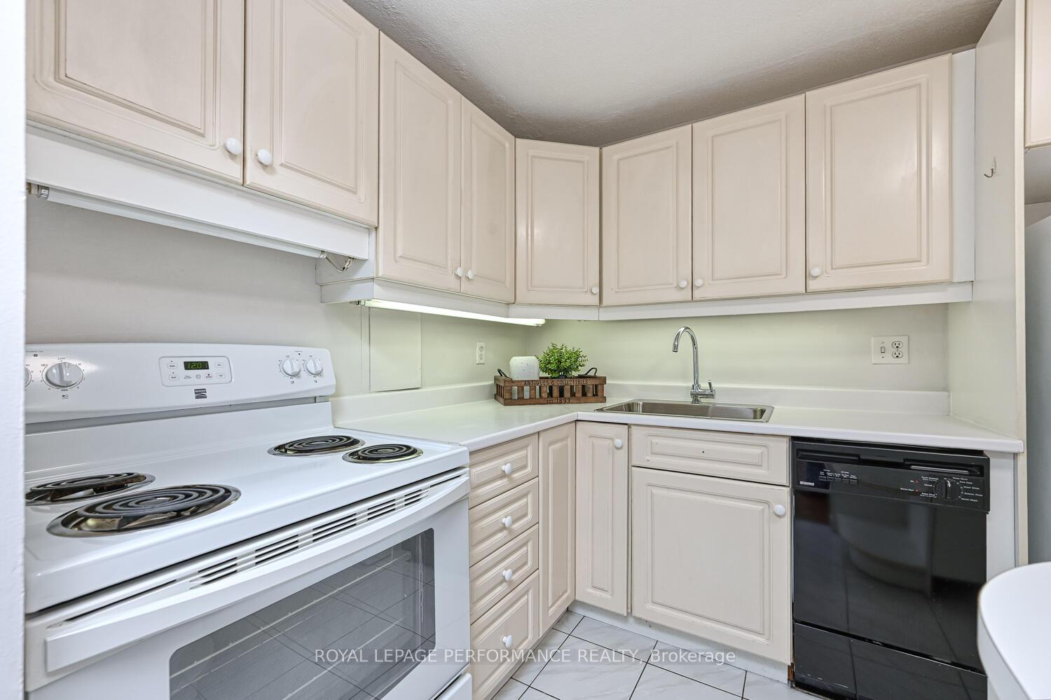 Photo 23 of Unit 607, 1356 Meadowlands Drive E, Ottawa, Borden Farm/Stewart Farm/Carleton Heights/Parkwood Hills — HOMEH