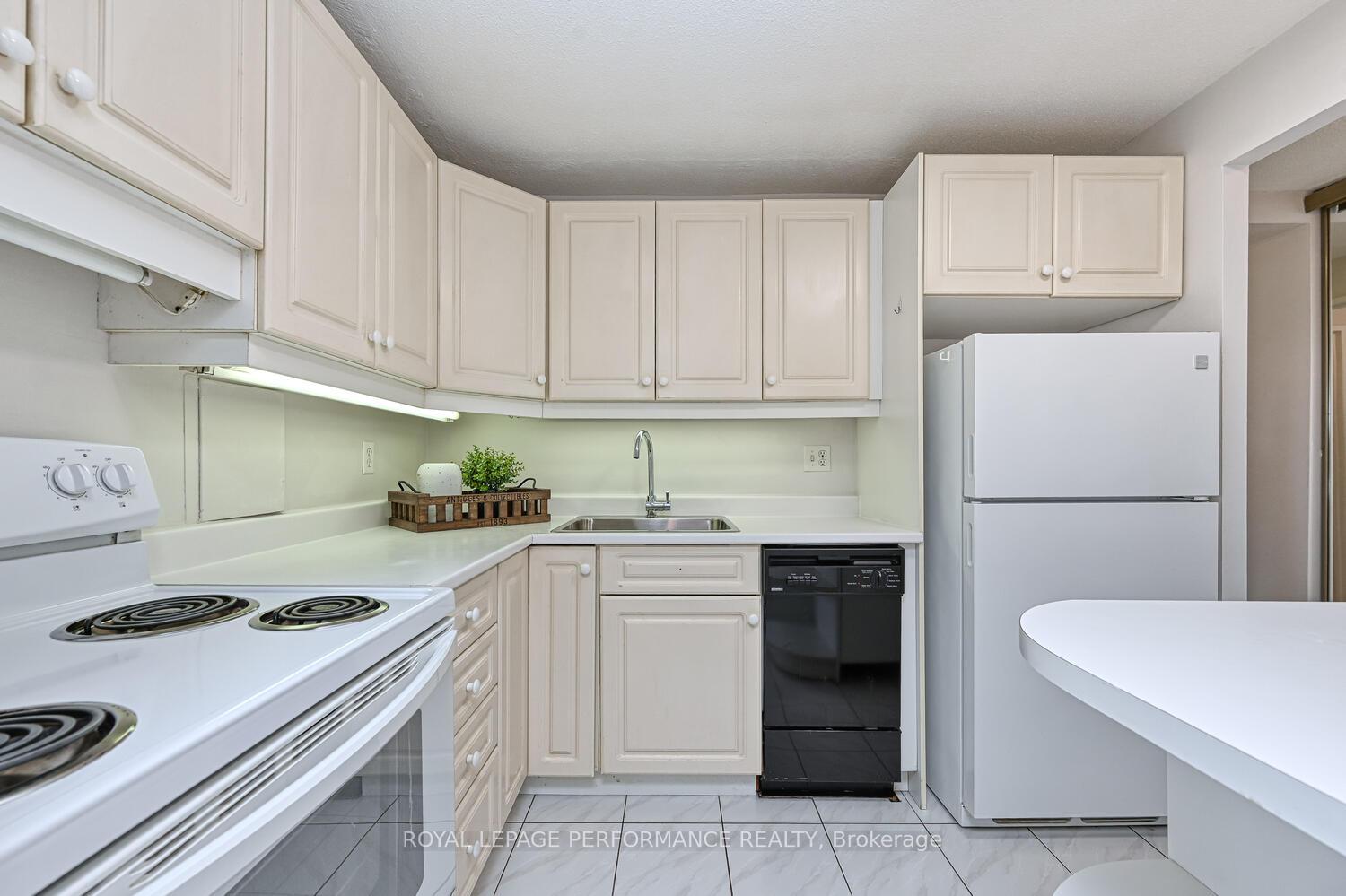 Photo 24 of Unit 607, 1356 Meadowlands Drive E, Ottawa, Borden Farm/Stewart Farm/Carleton Heights/Parkwood Hills — HOMEH