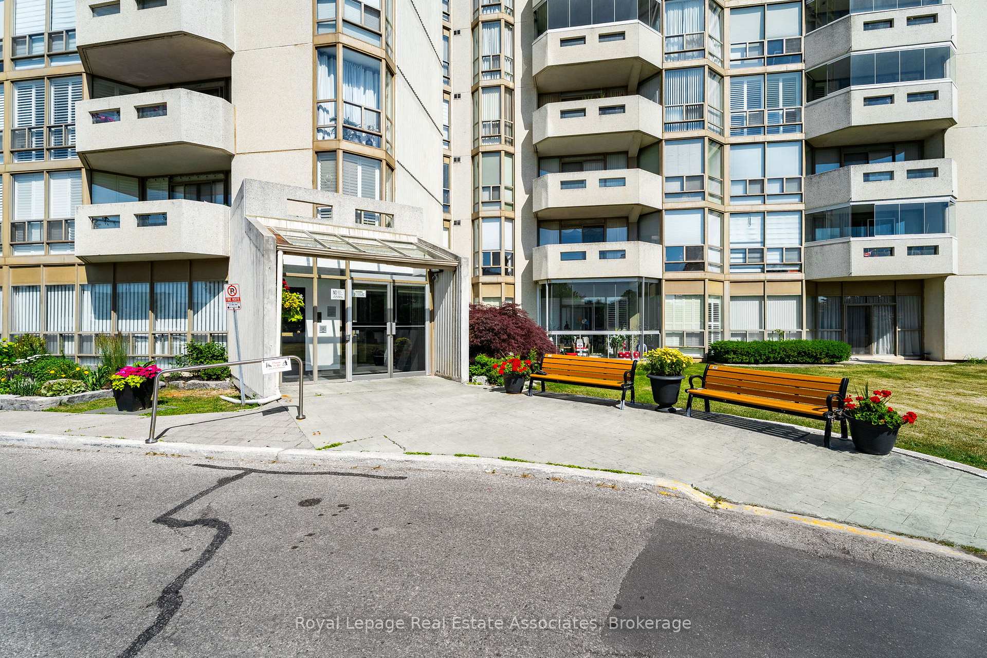 Photo 2 of Unit 905, 20 Mcfarlane Drive, Halton Hills, Georgetown — HOMEH