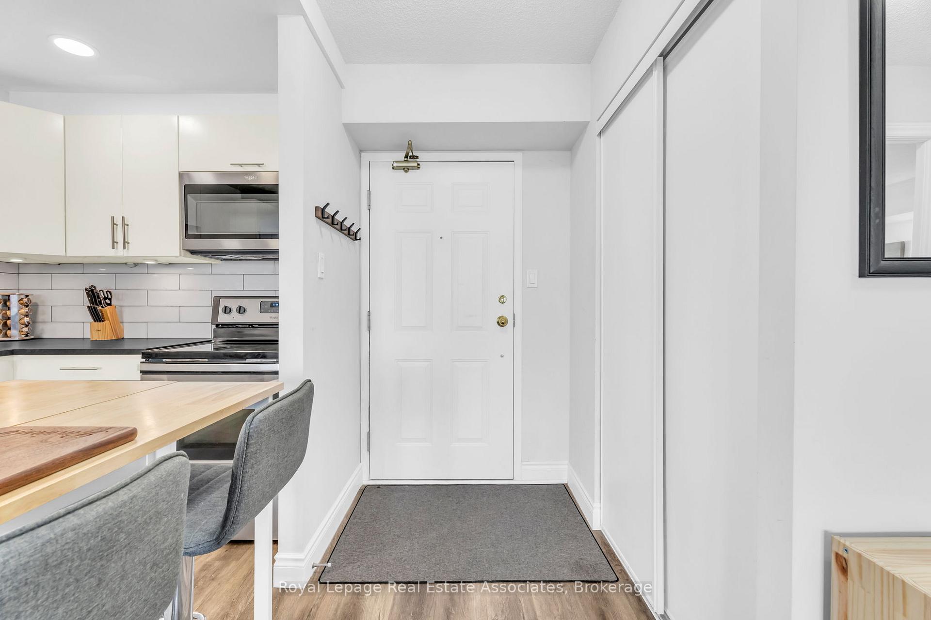 Photo 5 of Unit 905, 20 Mcfarlane Drive, Halton Hills, Georgetown — HOMEH