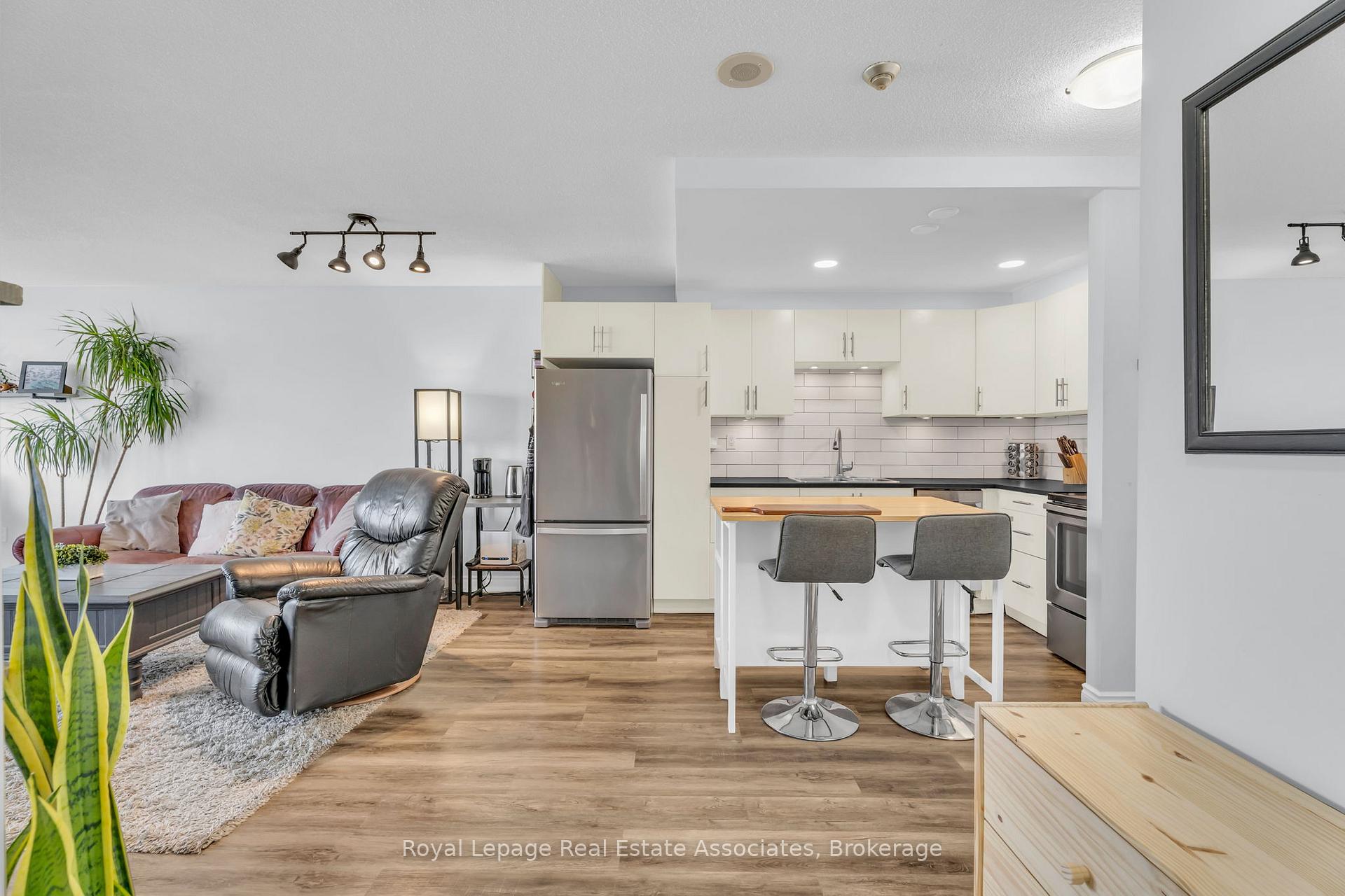 Photo 9 of Unit 905, 20 Mcfarlane Drive, Halton Hills, Georgetown — HOMEH