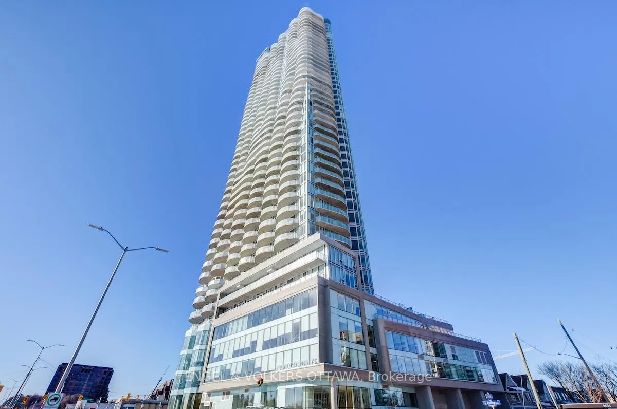 Front of Unit 3201, 805 Carling Avenue