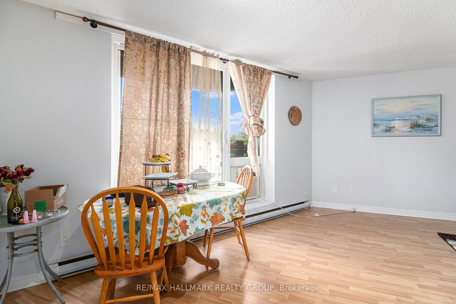 Photo 7 of Unit 407, 2020 Jasmine Crescent, Ottawa, Beacon Hill South — HOMEH