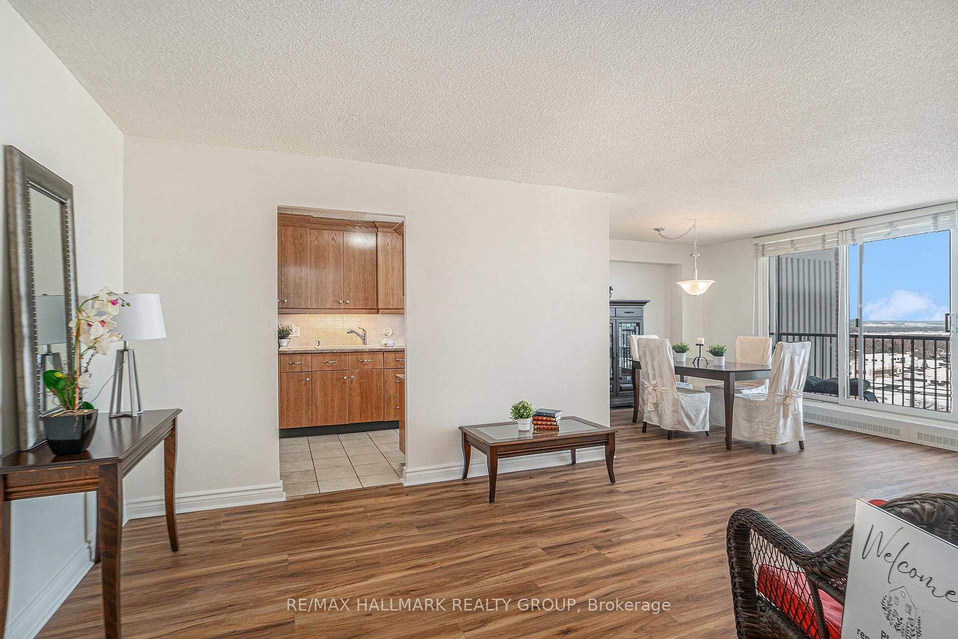 Photo 4 of Unit 1809, 665 Bathgate Drive, Ottawa, Carson Meadows — HOMEH