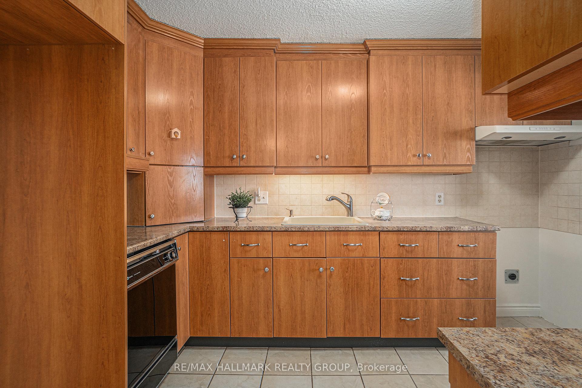 Photo 11 of Unit 1809, 665 Bathgate Drive, Ottawa, Carson Meadows — HOMEH
