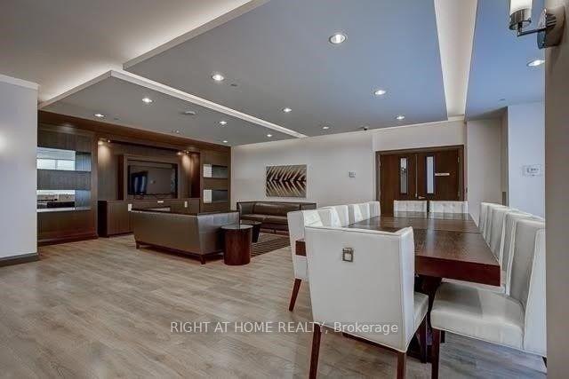 Photo 6 of Unit Ph209, 7161 Yonge Street, Markham, Thornhill — HOMEH