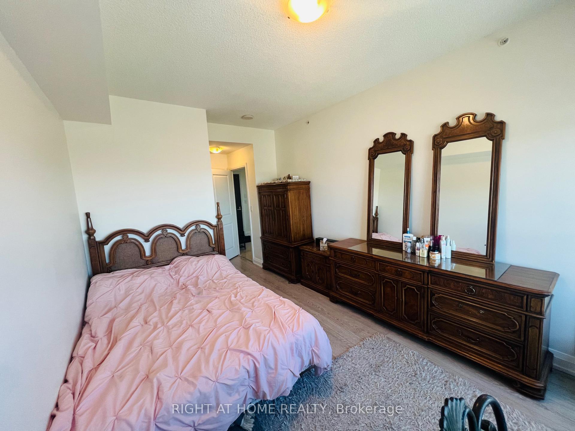 Photo 13 of Unit Ph209, 7161 Yonge Street, Markham, Thornhill — HOMEH
