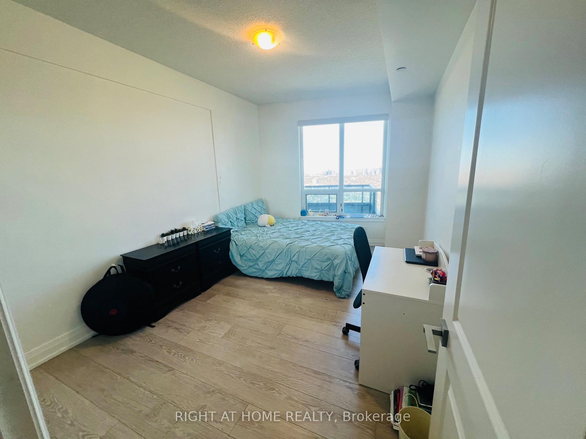 Photo 16 of Unit Ph209, 7161 Yonge Street, Markham, Thornhill — HOMEH