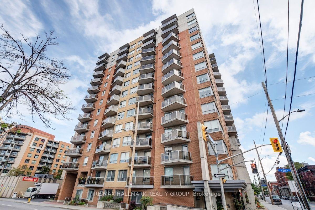 Front of Unit 802, 429 Somerset Street W