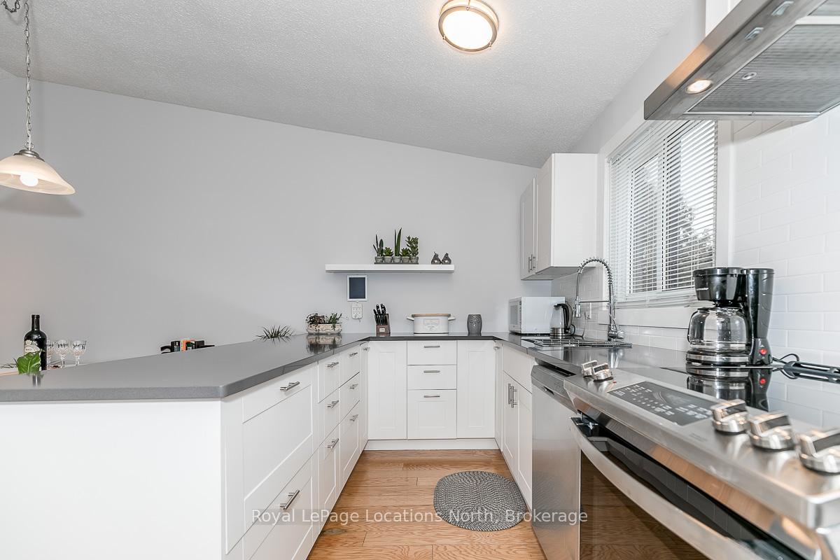 Photo 33 of 167 Escarpment Crescent, Collingwood — HOMEH