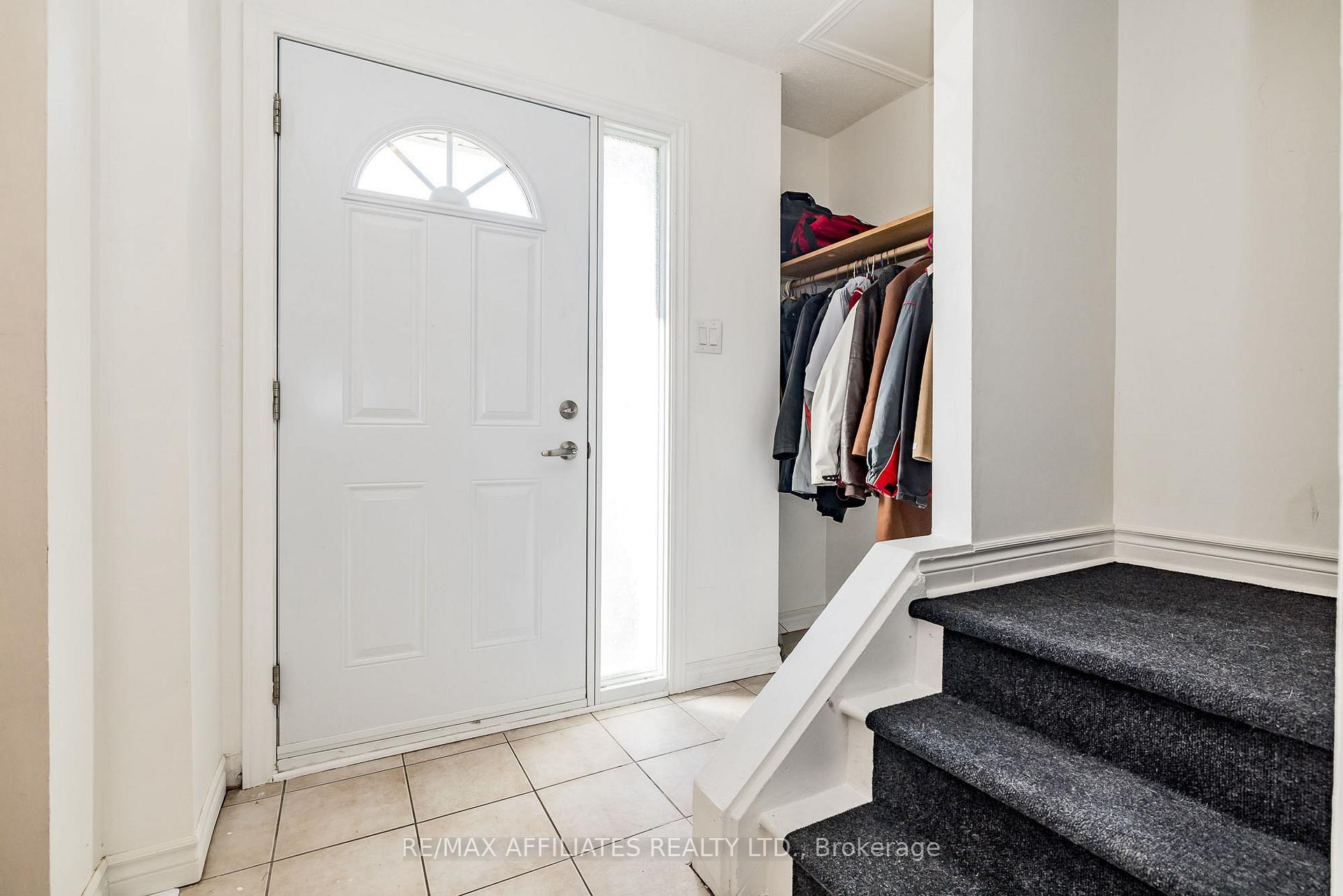 Photo 3 of Unit C, 479 Moodie Drive, Ottawa, Arbeatha Park — HOMEH