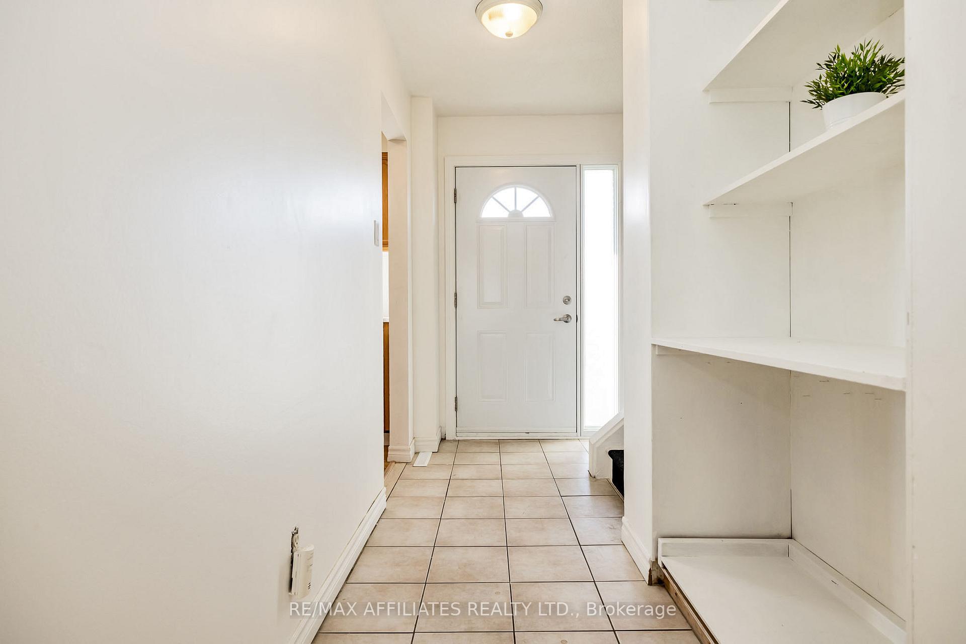 Photo 4 of Unit C, 479 Moodie Drive, Ottawa, Arbeatha Park — HOMEH