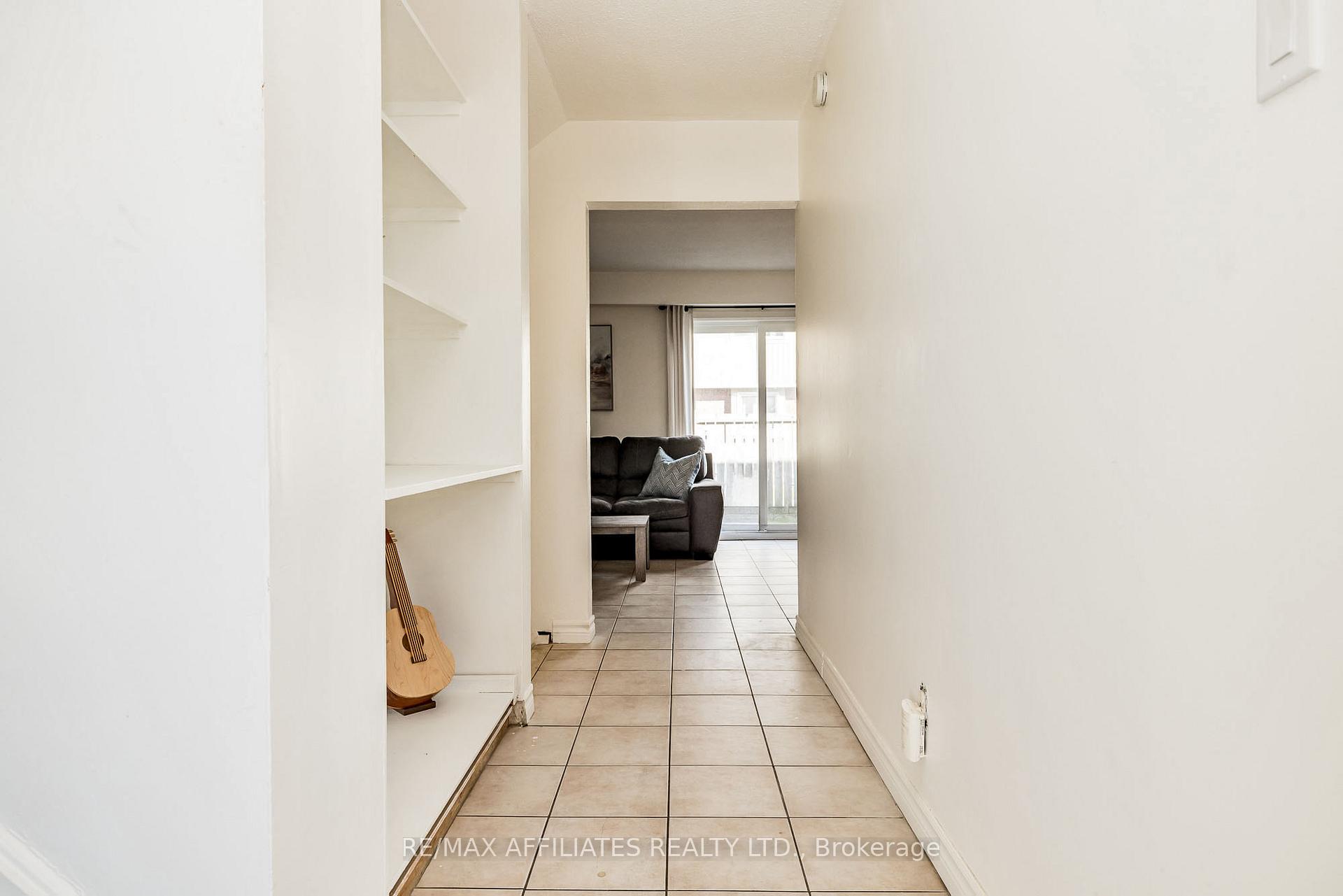 Photo 5 of Unit C, 479 Moodie Drive, Ottawa, Arbeatha Park — HOMEH