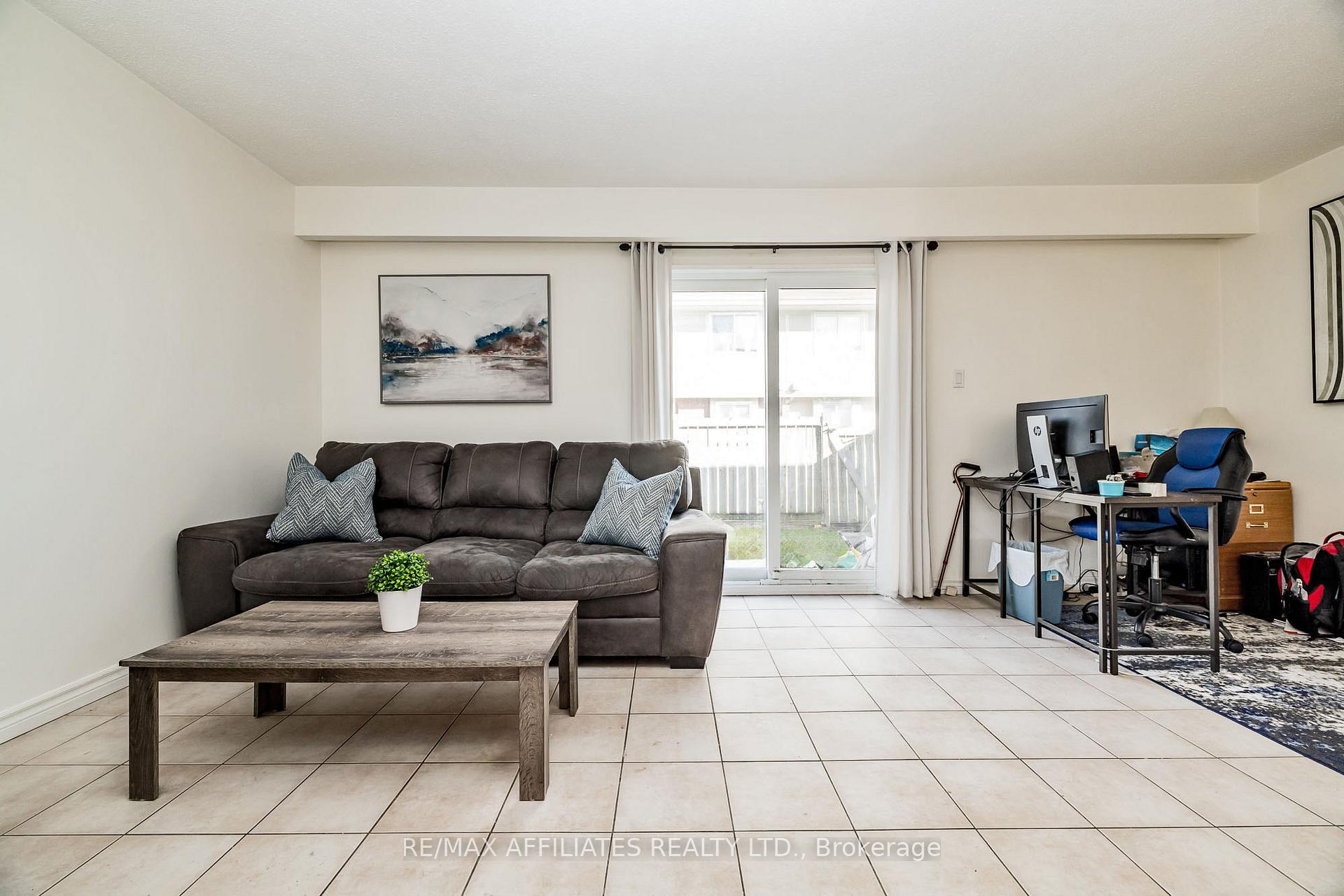 Photo 6 of Unit C, 479 Moodie Drive, Ottawa, Arbeatha Park — HOMEH