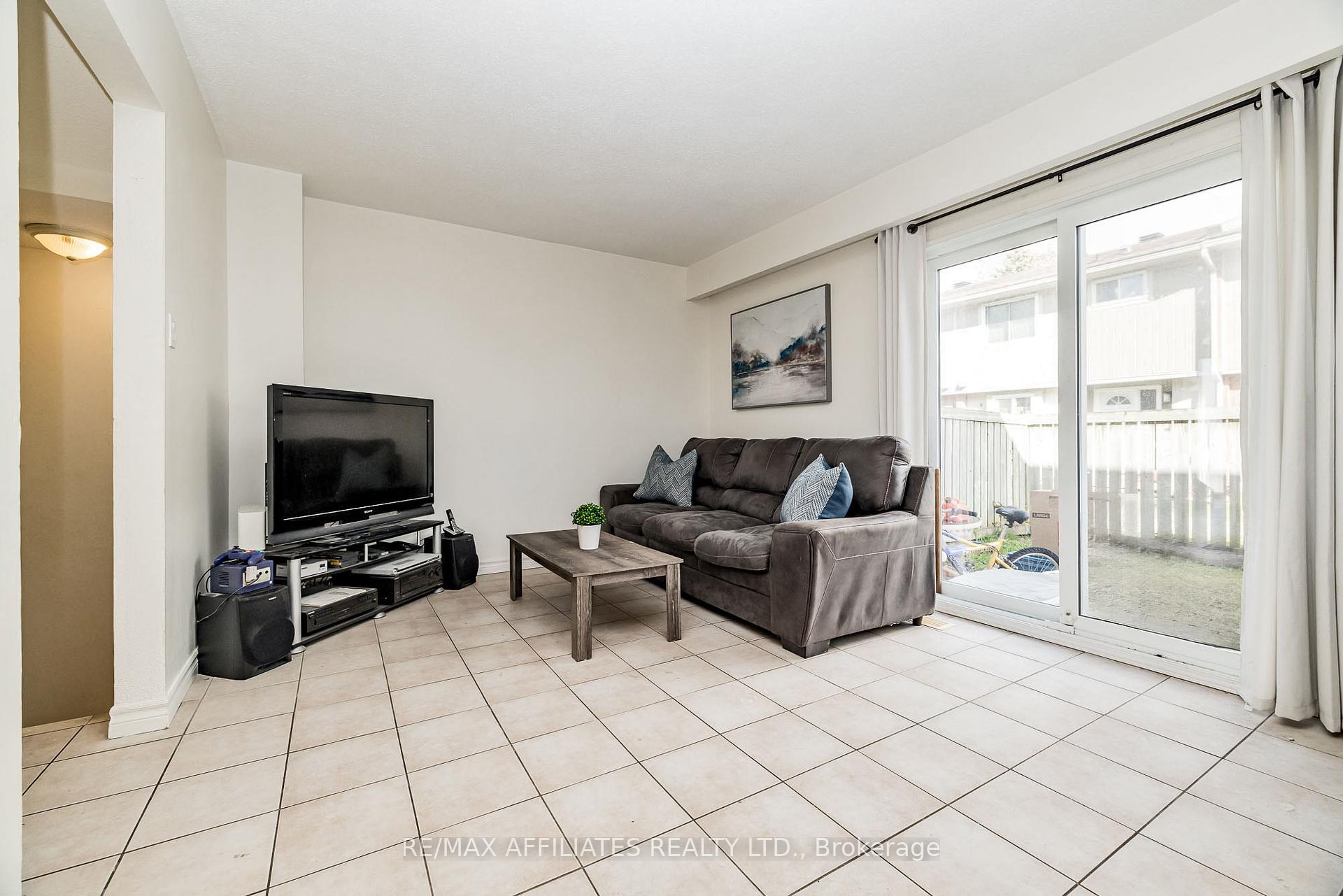 Photo 7 of Unit C, 479 Moodie Drive, Ottawa, Arbeatha Park — HOMEH