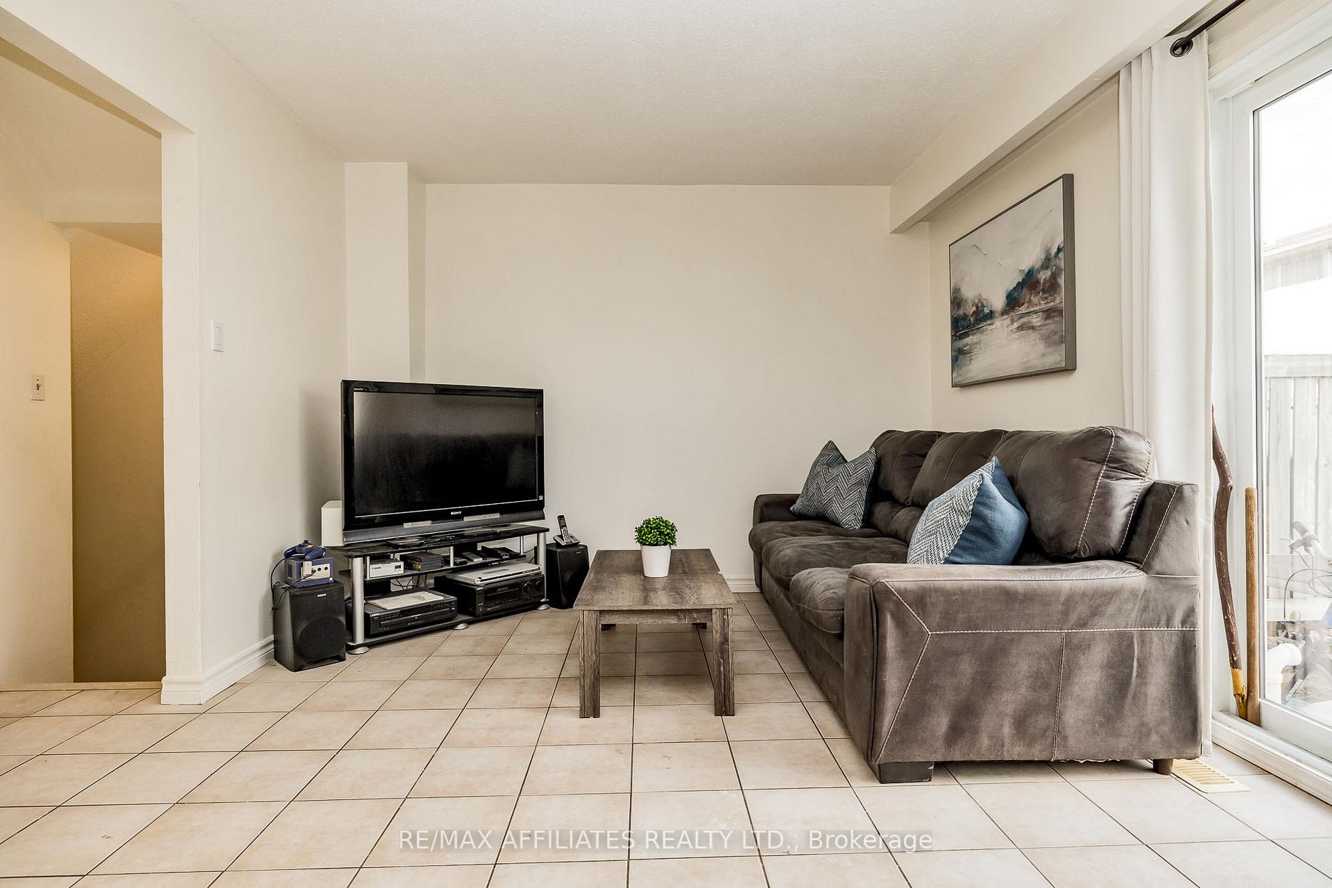 Photo 8 of Unit C, 479 Moodie Drive, Ottawa, Arbeatha Park — HOMEH